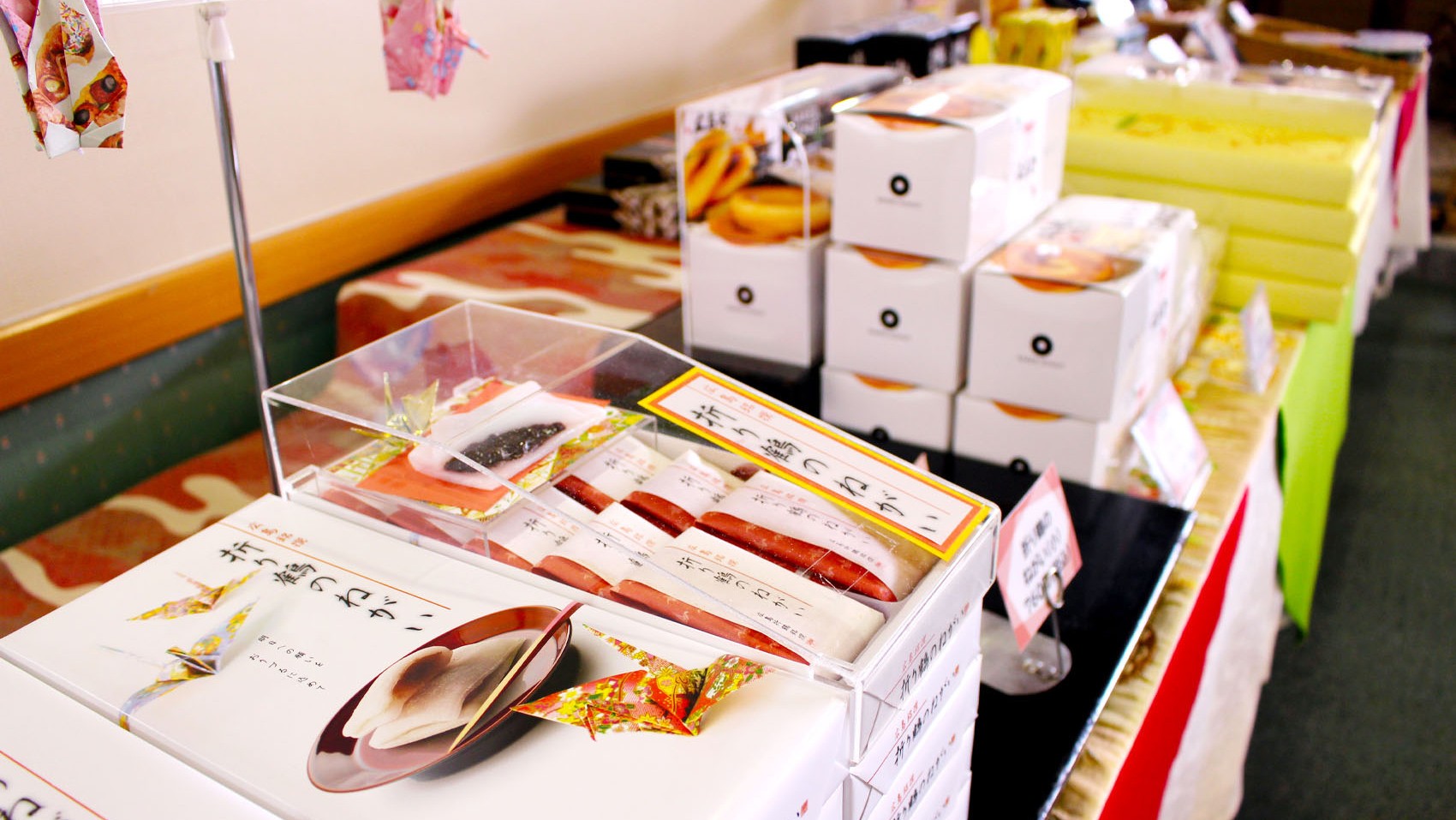 【売店コーナー】広島の銘菓を各種ご用意しております。