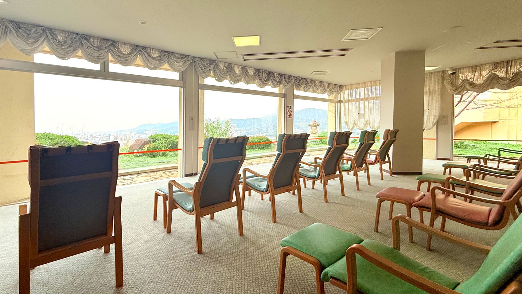 お風呂上りに高台の景色を見ながらリラックス♪