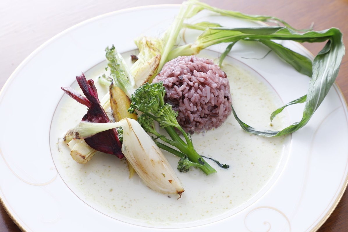 【夕・朝食付き】八ヶ岳の旬と、本格タイ料理が織りなす贅沢なひととき