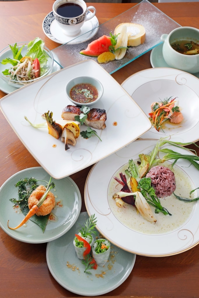 【夕・朝食付き】八ヶ岳の旬と、本格タイ料理が織りなす贅沢なひととき