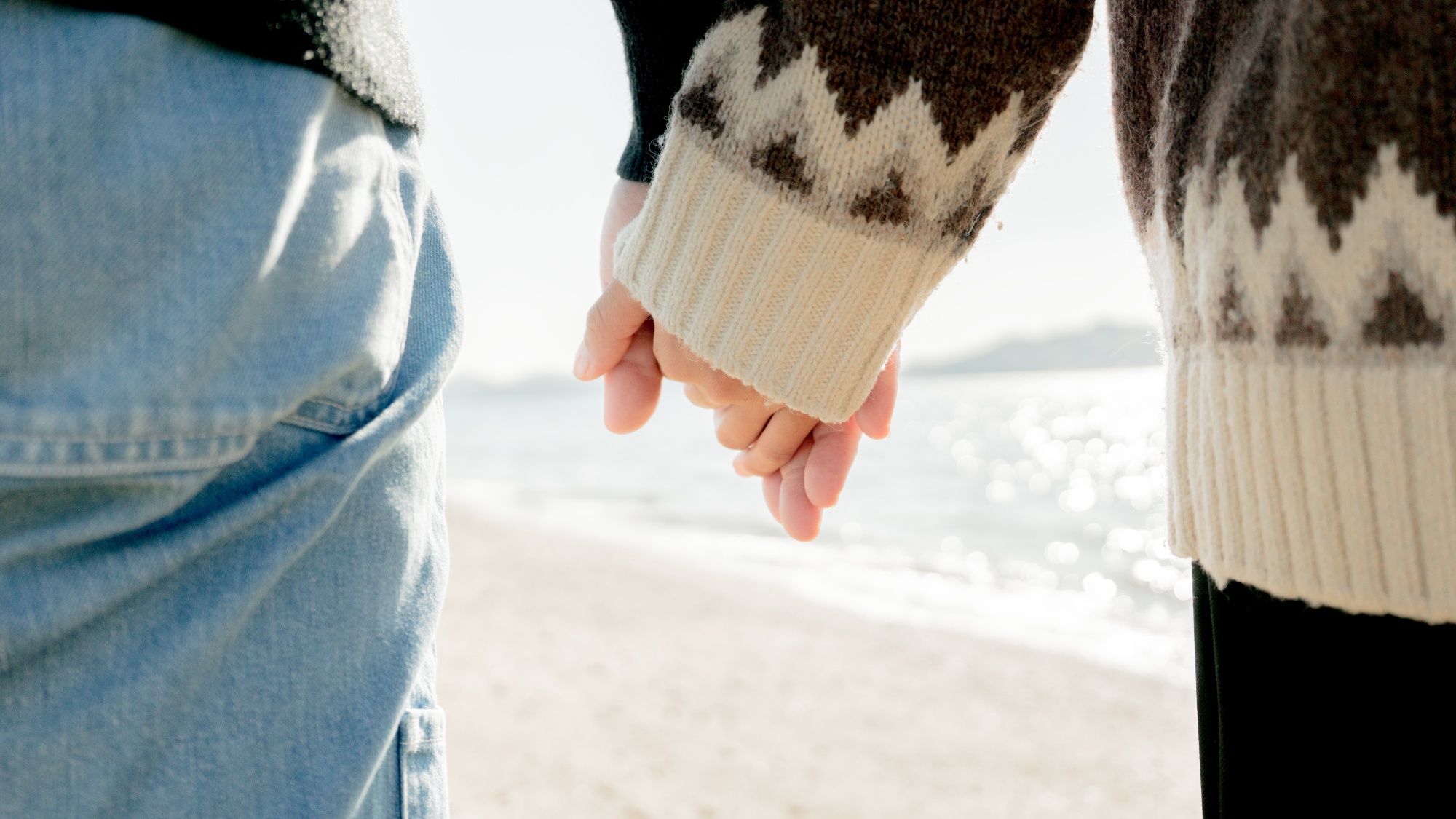  【滞在イメージ】施設周辺　コテージ隣（海辺）