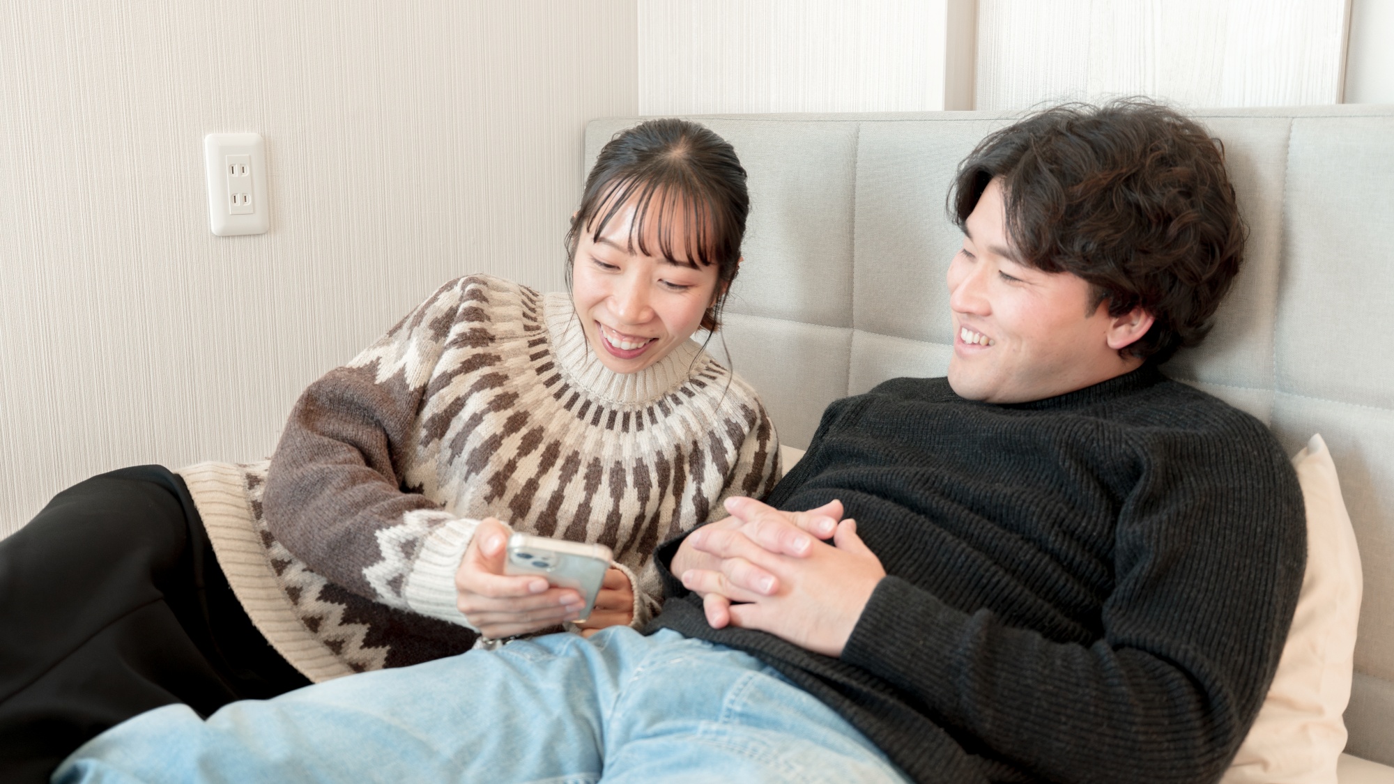  【滞在イメージ】セミダブル2台＋シングル布団2組をご用意。大人数でもゆったり快適な寝室。