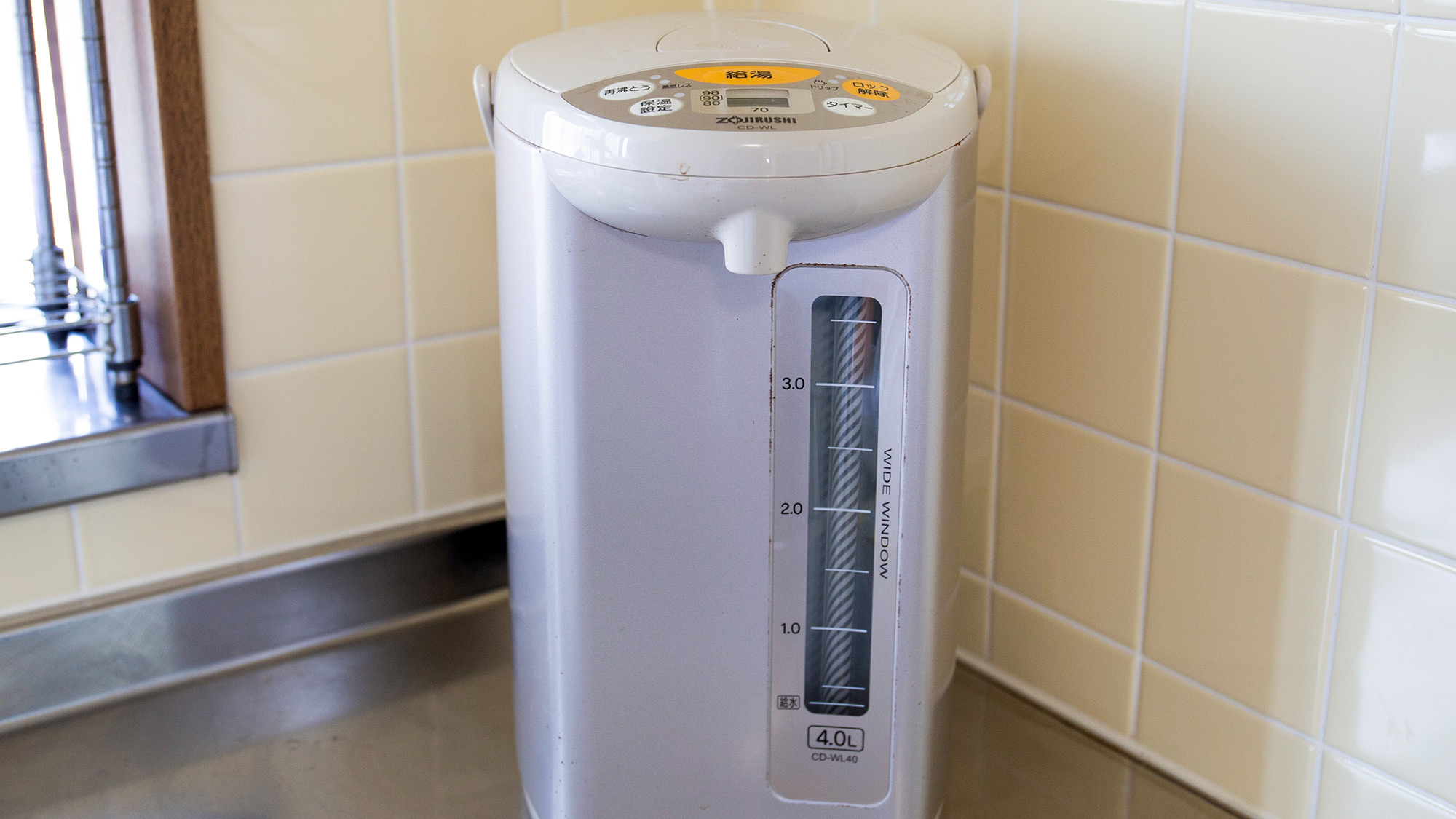 ・【キッチン】ポットもございます。カップ麵や温かい飲み物もお楽しみいただけます