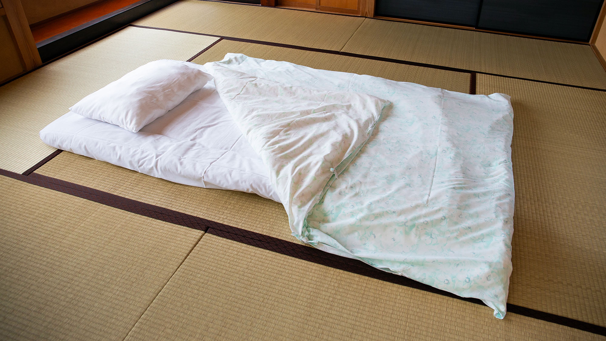 ・【和室8畳】柔らかいお布団に包まれると旅の疲れも癒されます。ごゆっくりお休みください