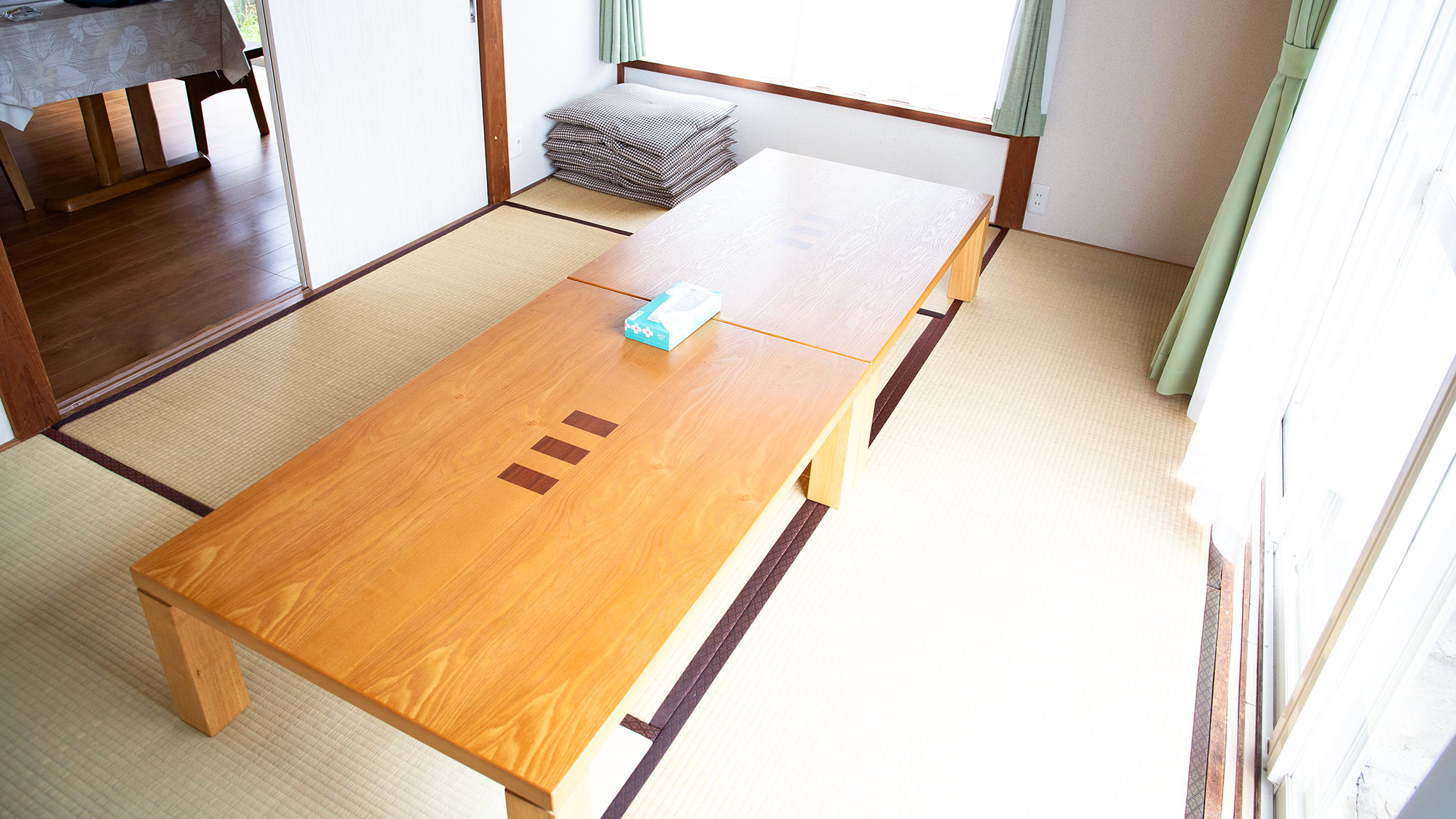 ・【1F和室】ダイニングキッチンと繋がっているお部屋。食事の持ち運びも楽々です