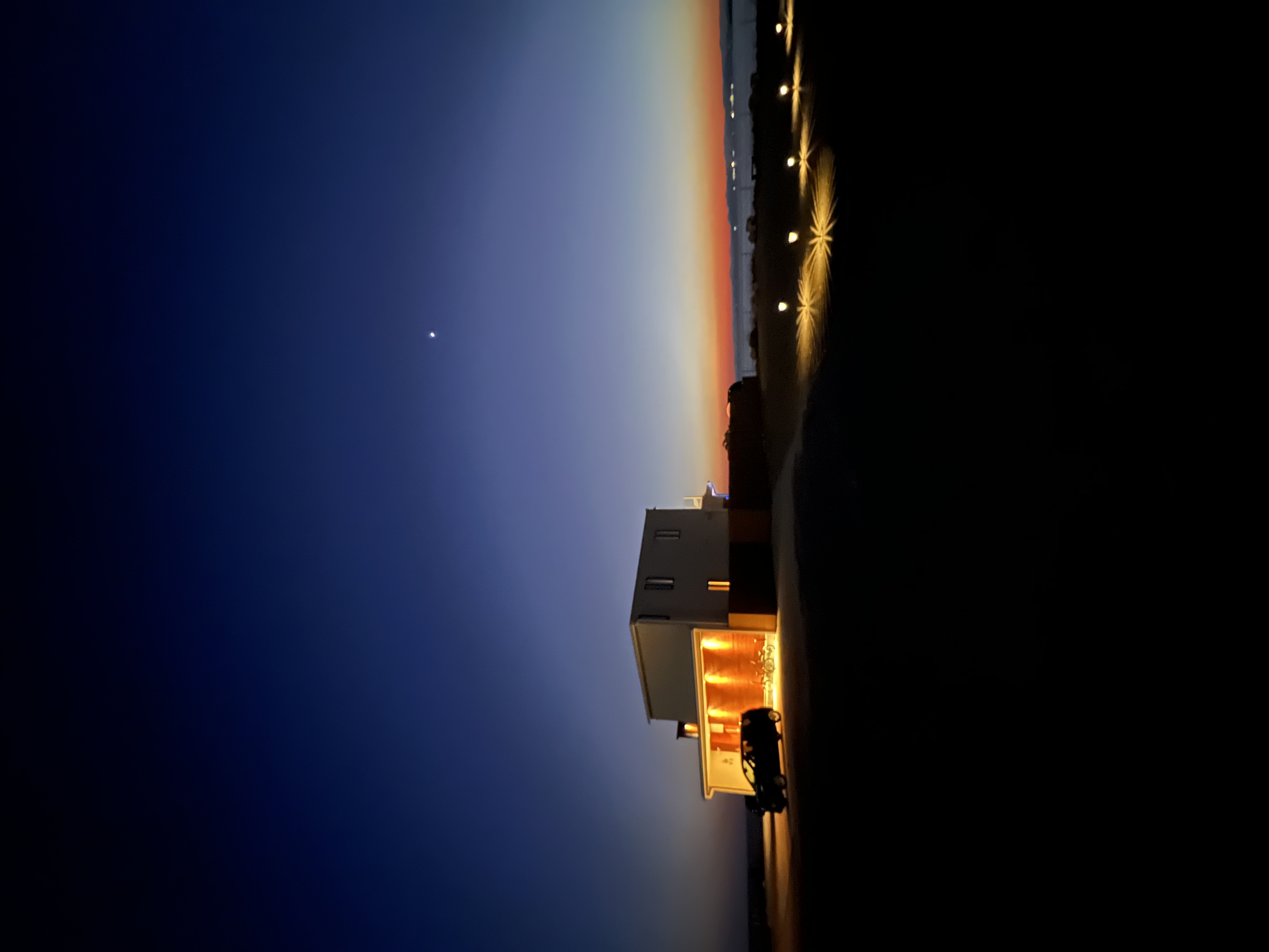 外観　マジックアワー