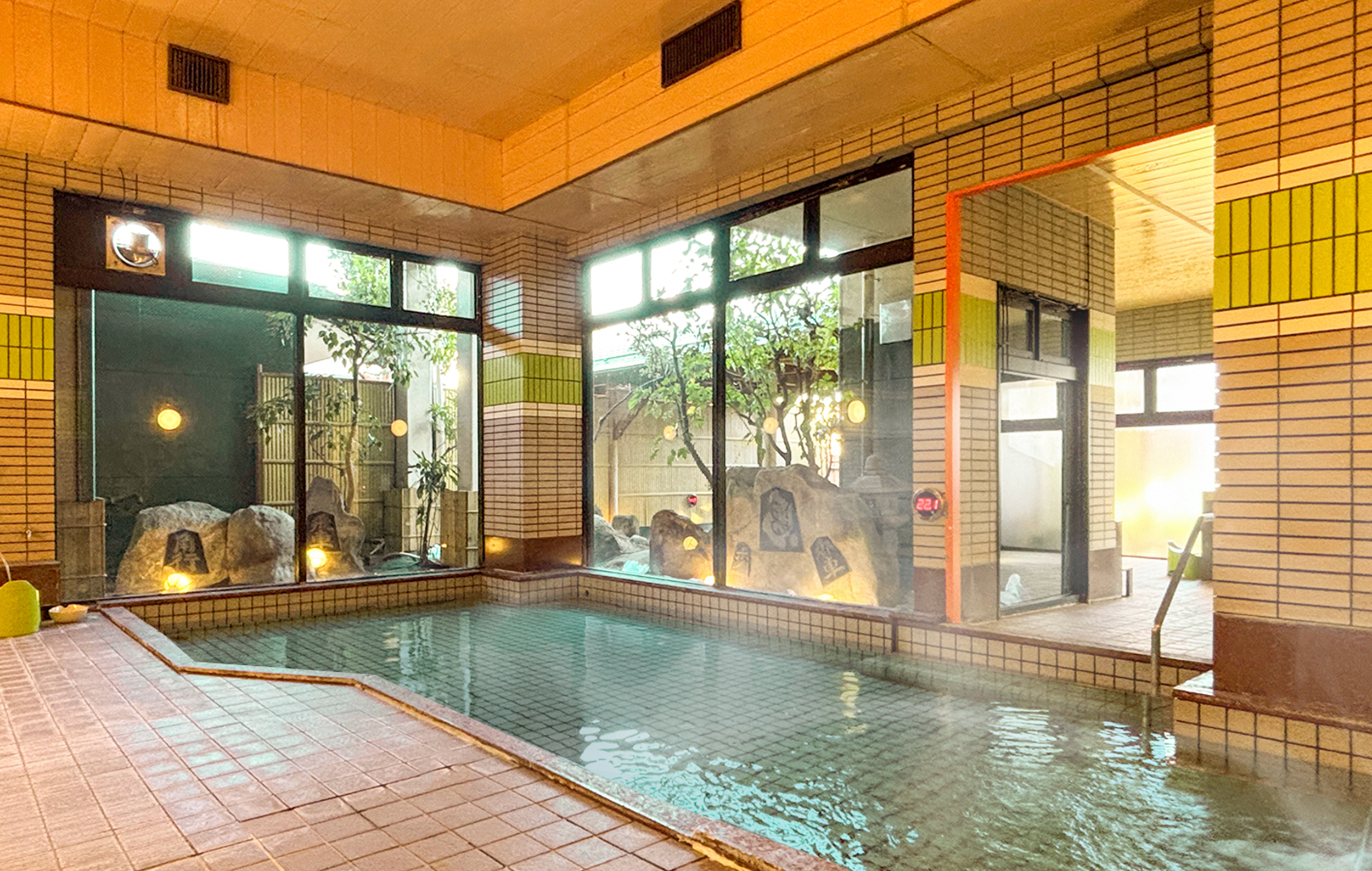 源泉温泉大浴場