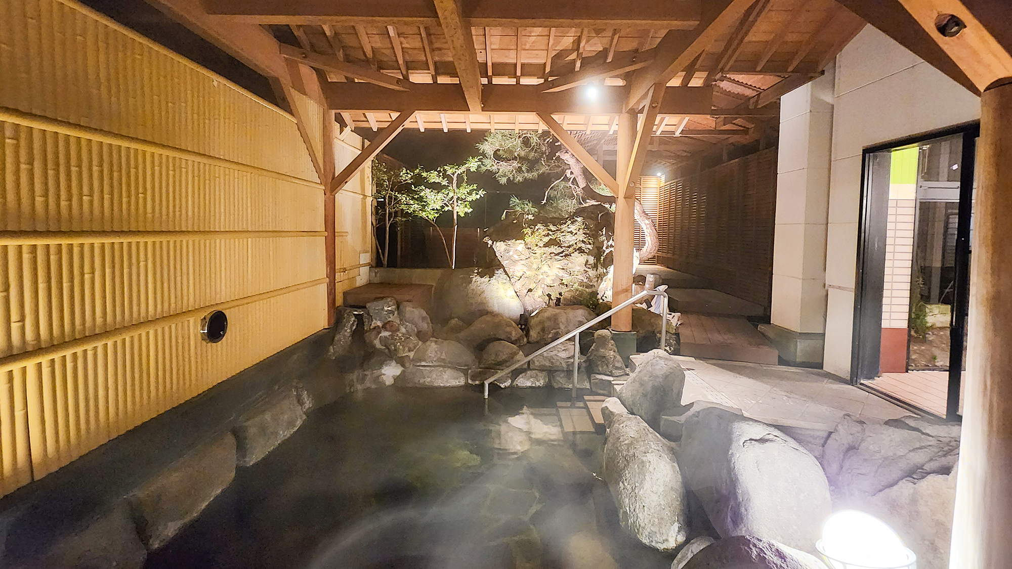 源泉温泉露天風呂