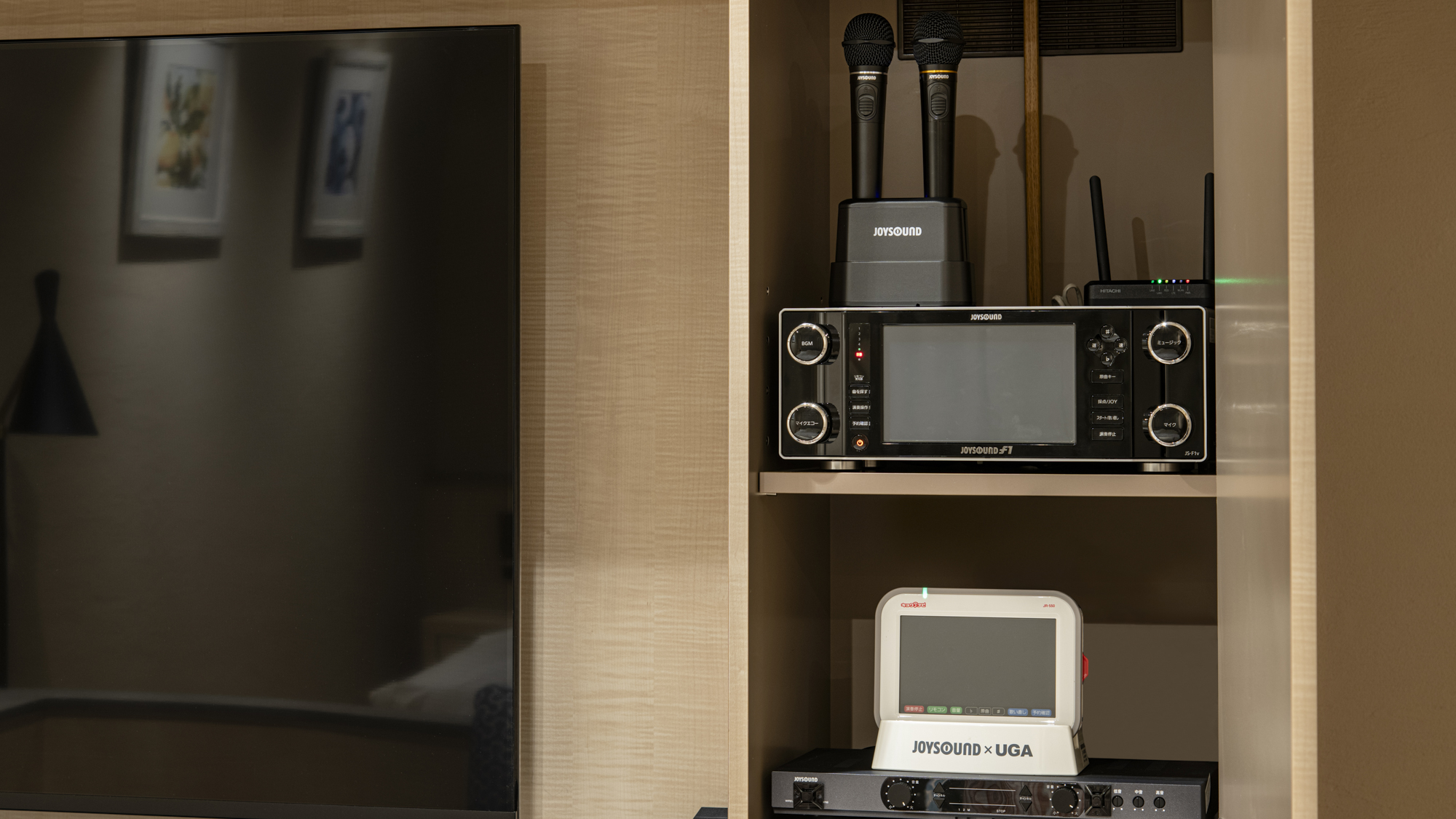 客室内のカラオケ（イメージ）※客室により導入されている設備が異なります