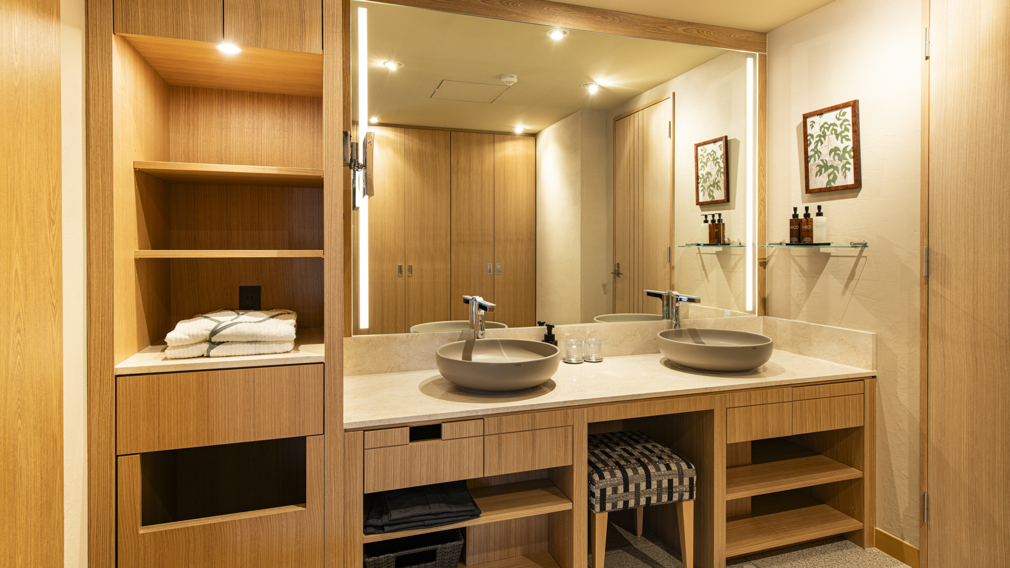 【テラススイート(一例)】ダブルボウル洗面台