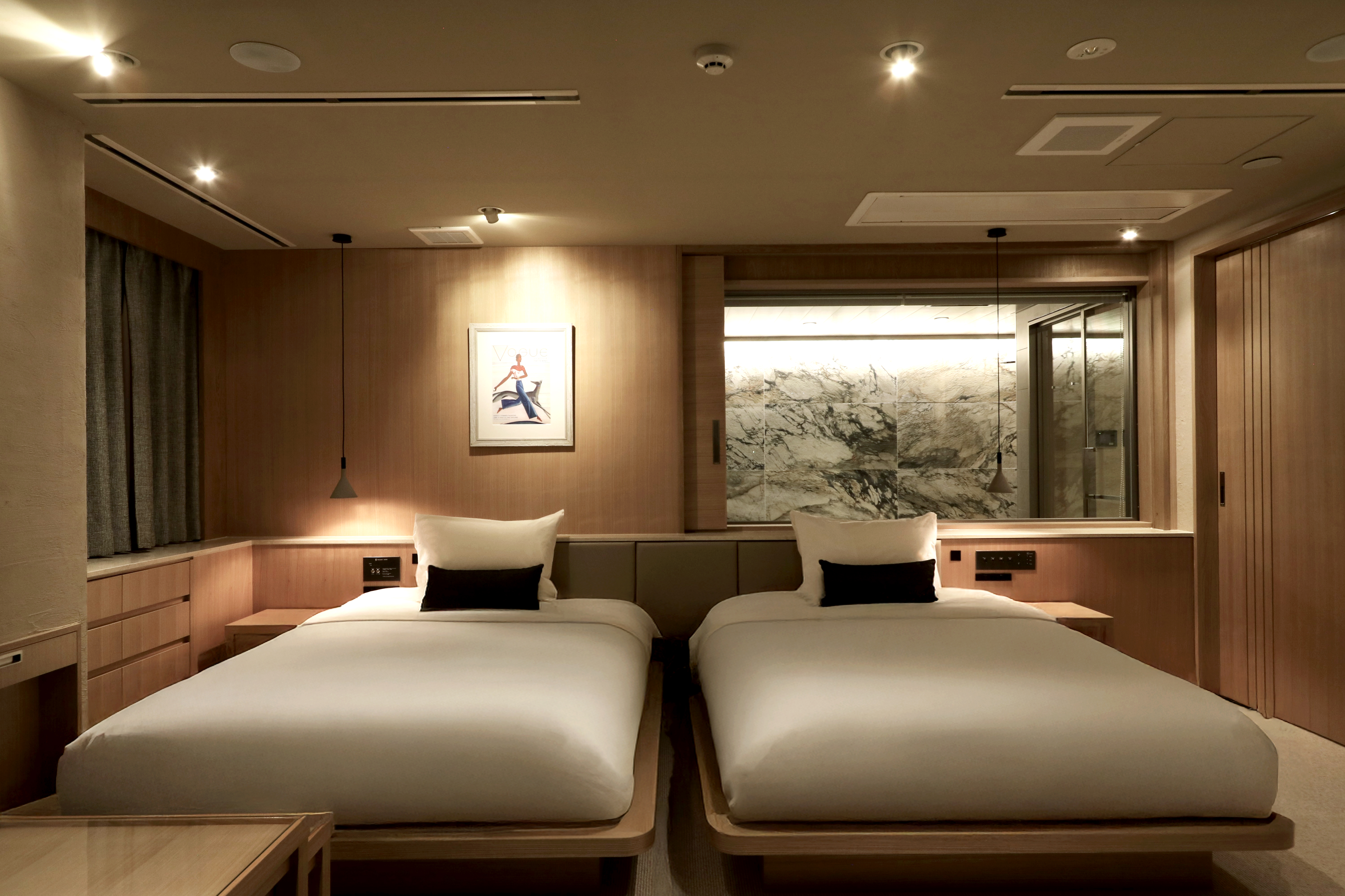 【テラススイート（一例）】客室(夜)