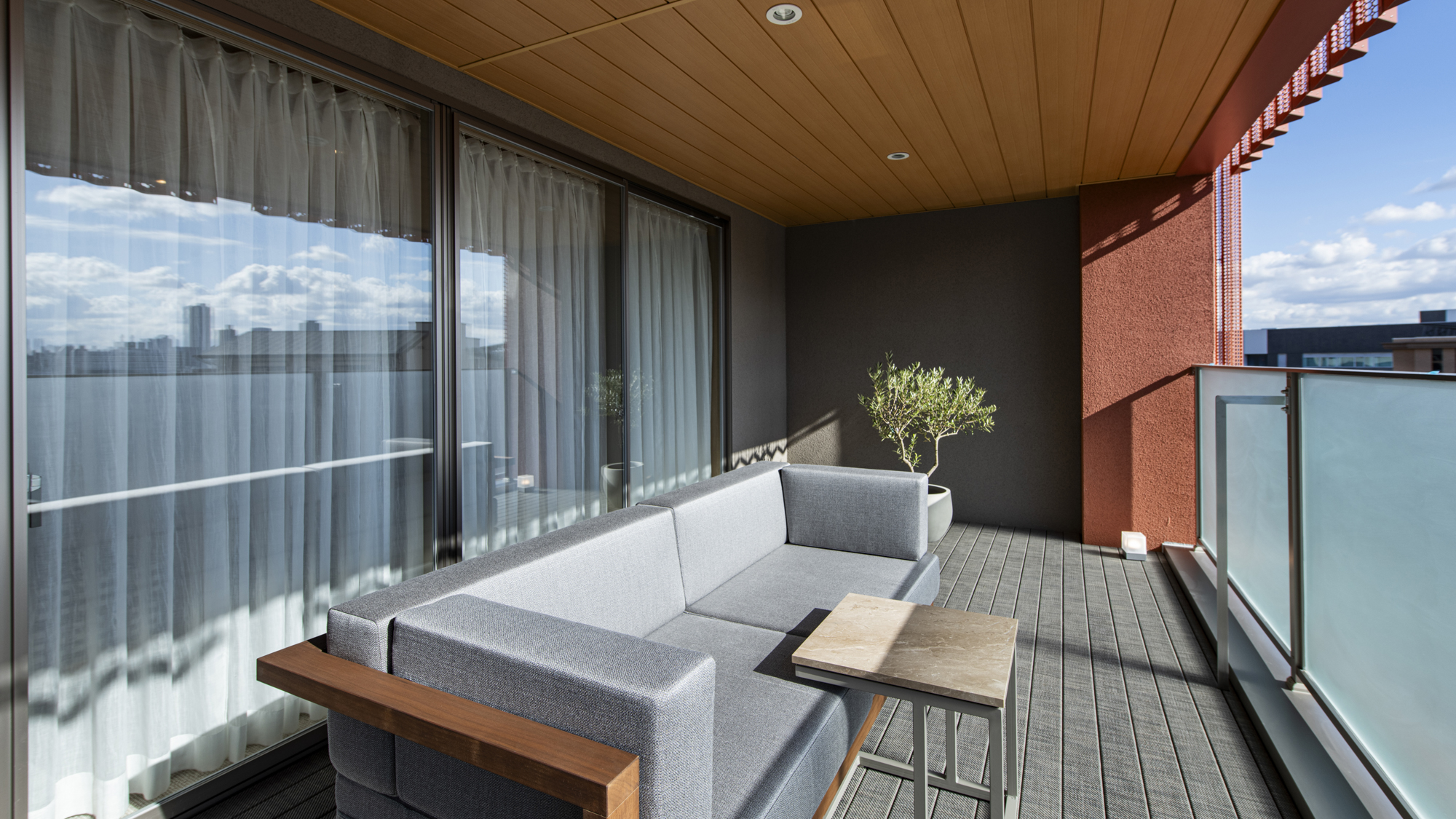 【テラススイート】河川敷を一望できるテラス