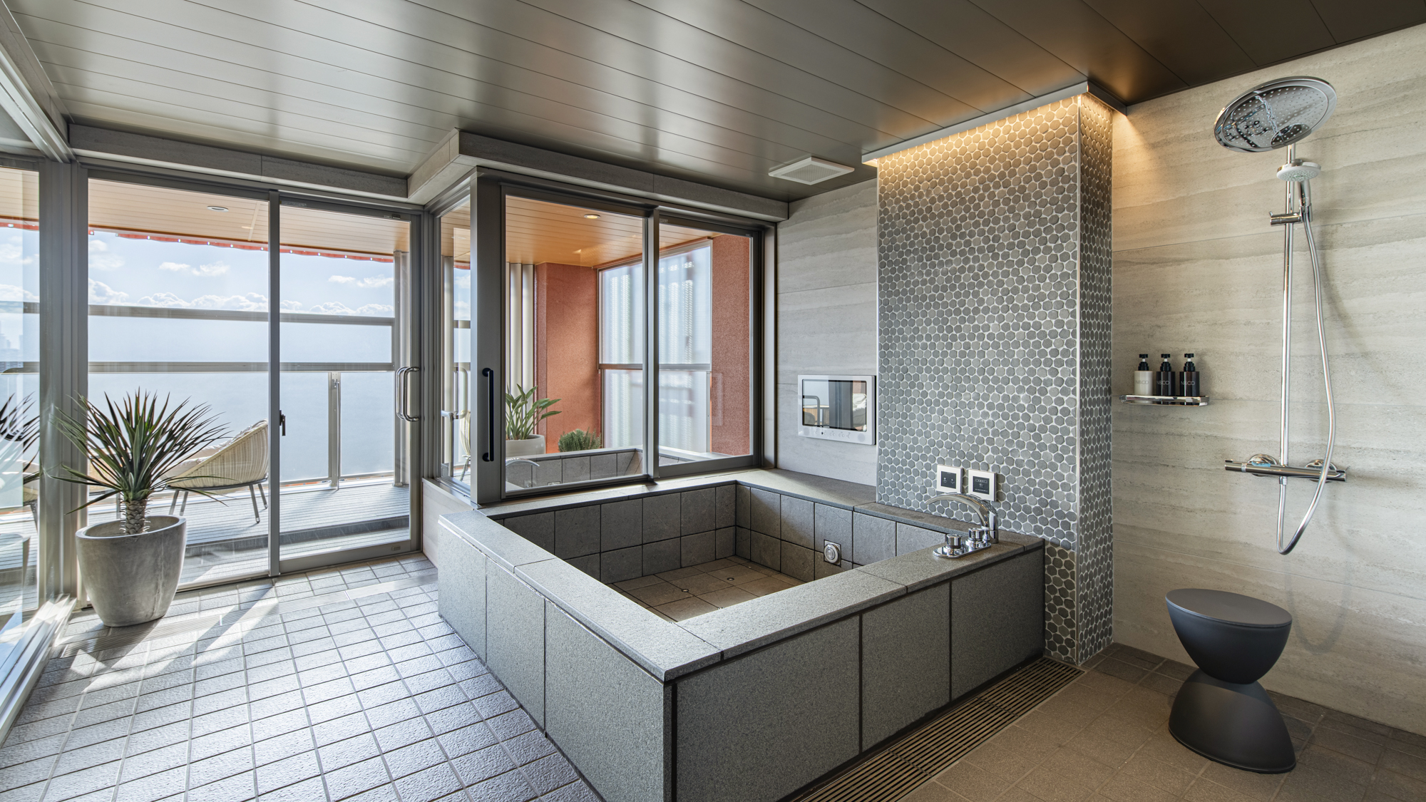 【テラスガーデンスイート】内風呂