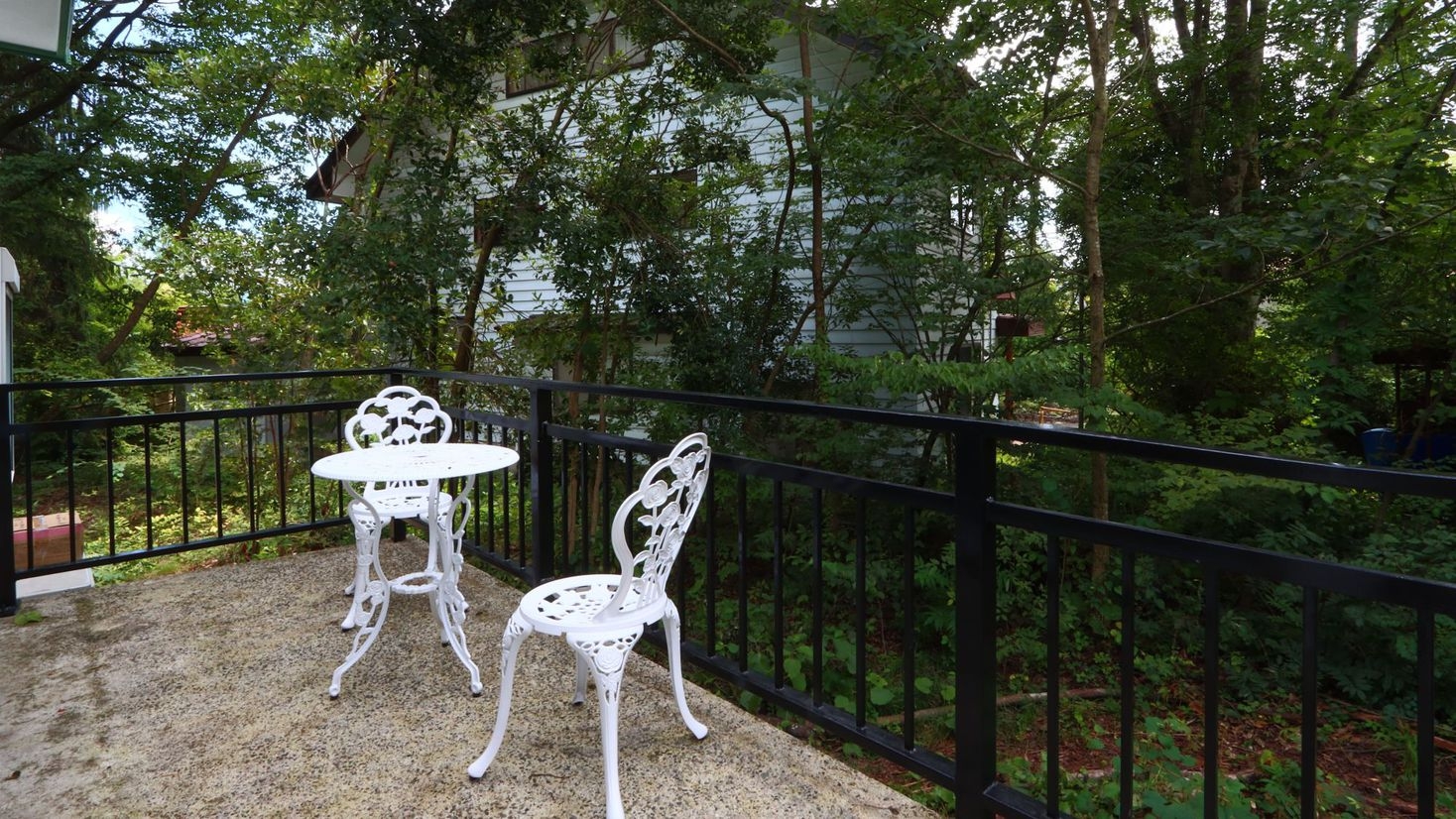 ☆【素泊り】かけ流し温泉入り放題！山小屋風のレトロな館内でご家族、お仲間とゆったりステイ♪