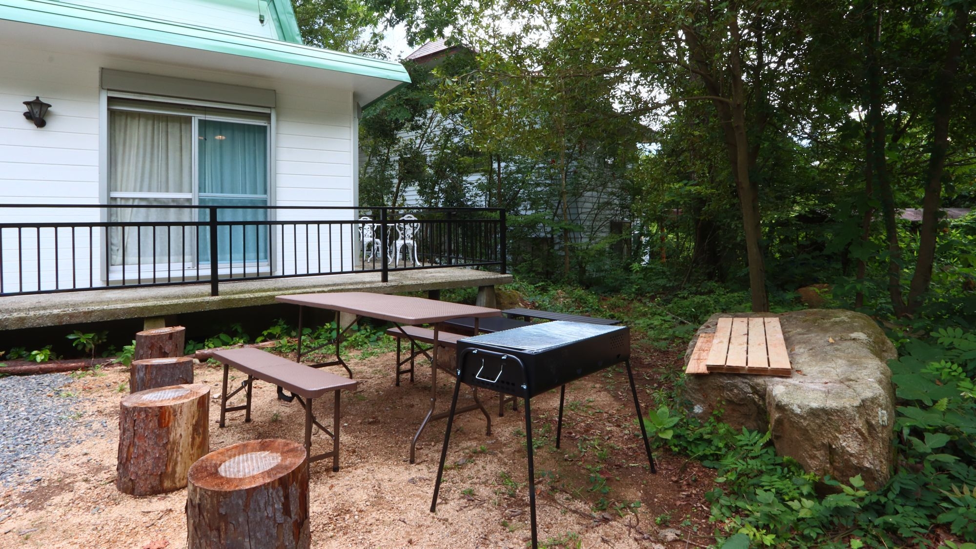 【連泊割】2連泊以上でお得☆山小屋風のレトロな館内で、の〜んびり♪かけ流し温泉入り放題！