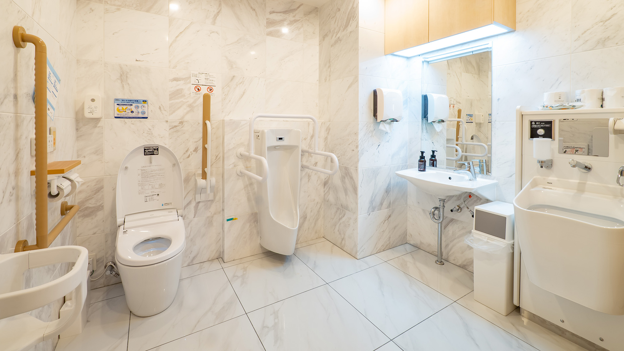 車いすトイレ（ロビー）