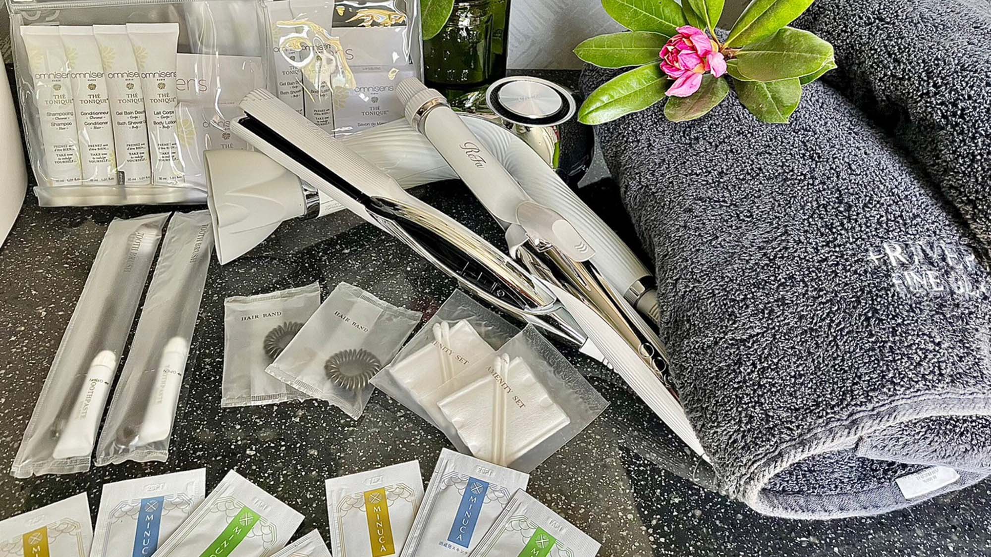 ・【アメニティ】スキンケアは日本製のMINUKA。フロントからお部屋にご持参ください