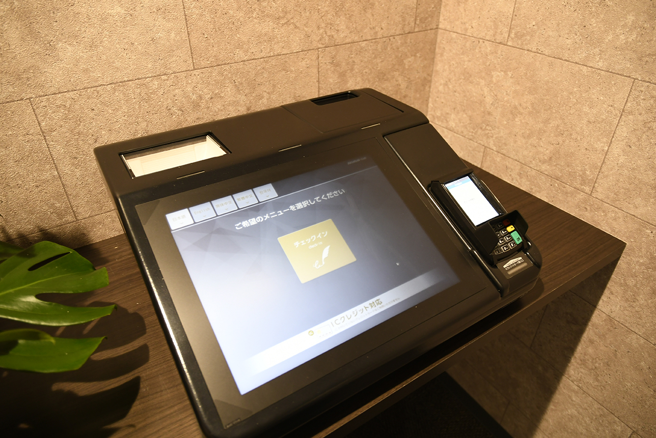 本館中　チェックイン機