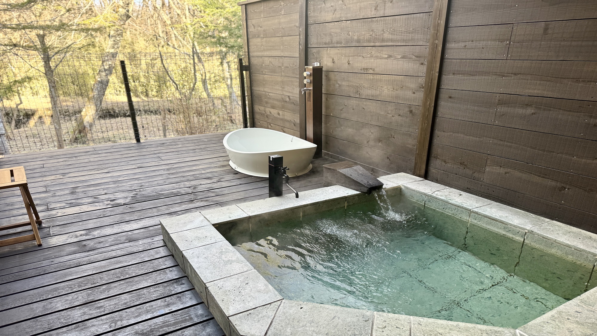 客室露天風呂(2デラックスベッドルーム）