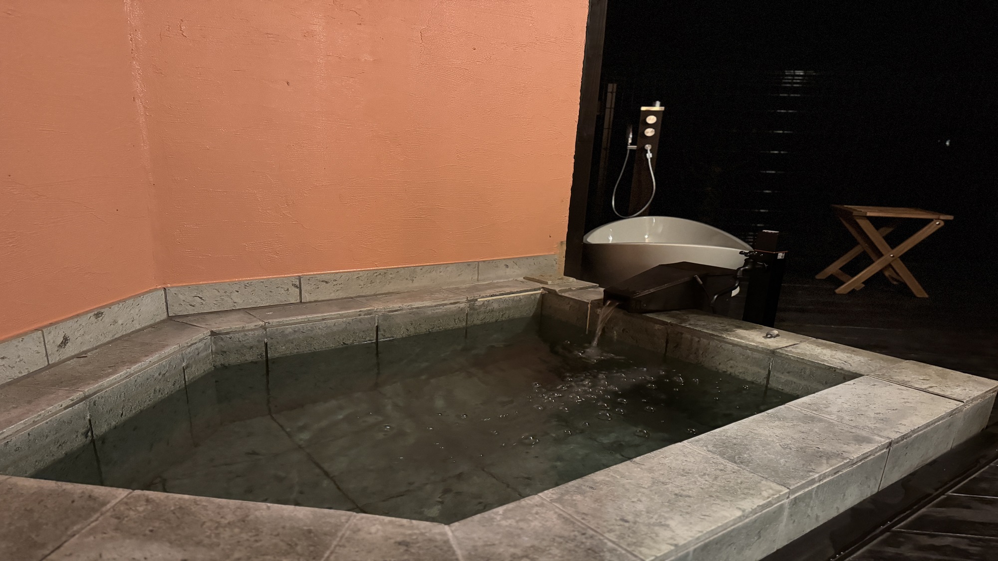 客室露天風呂(2ベッドルーム）