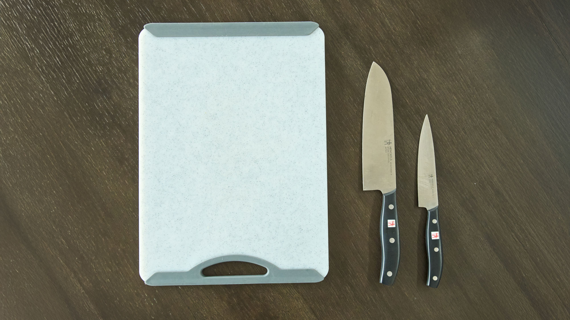 キッチン備品：まな板・包丁