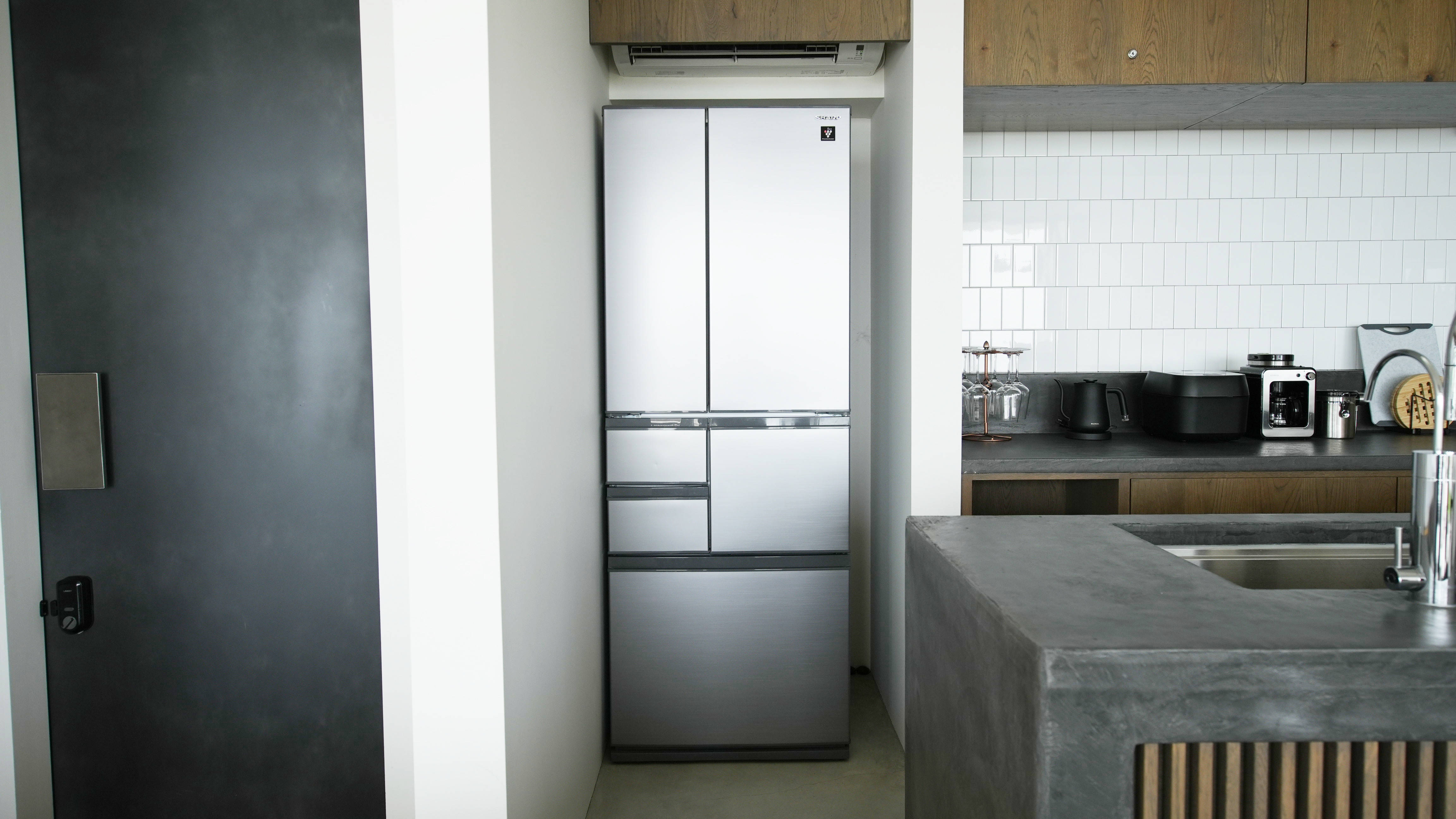 キッチン：冷蔵庫