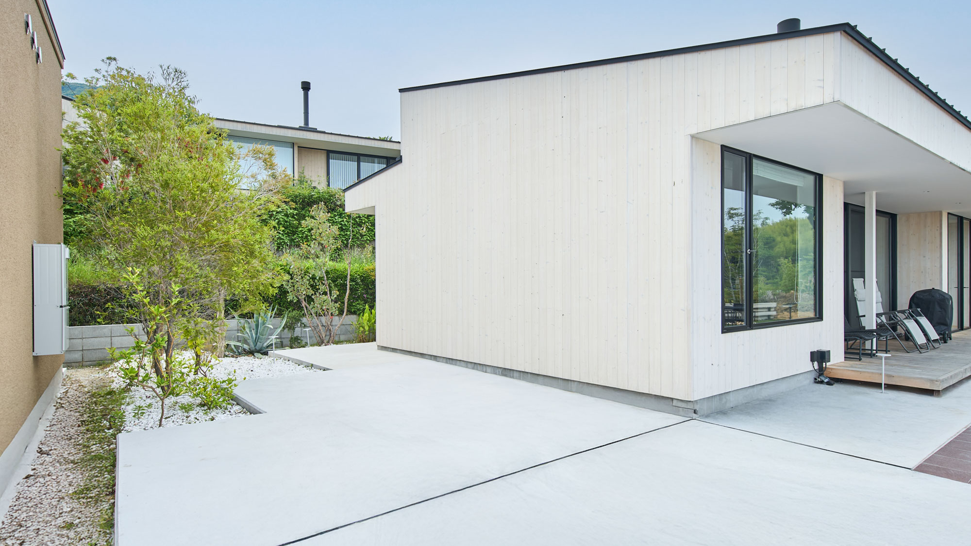 駐車スペース：お車はこちらにお停めください