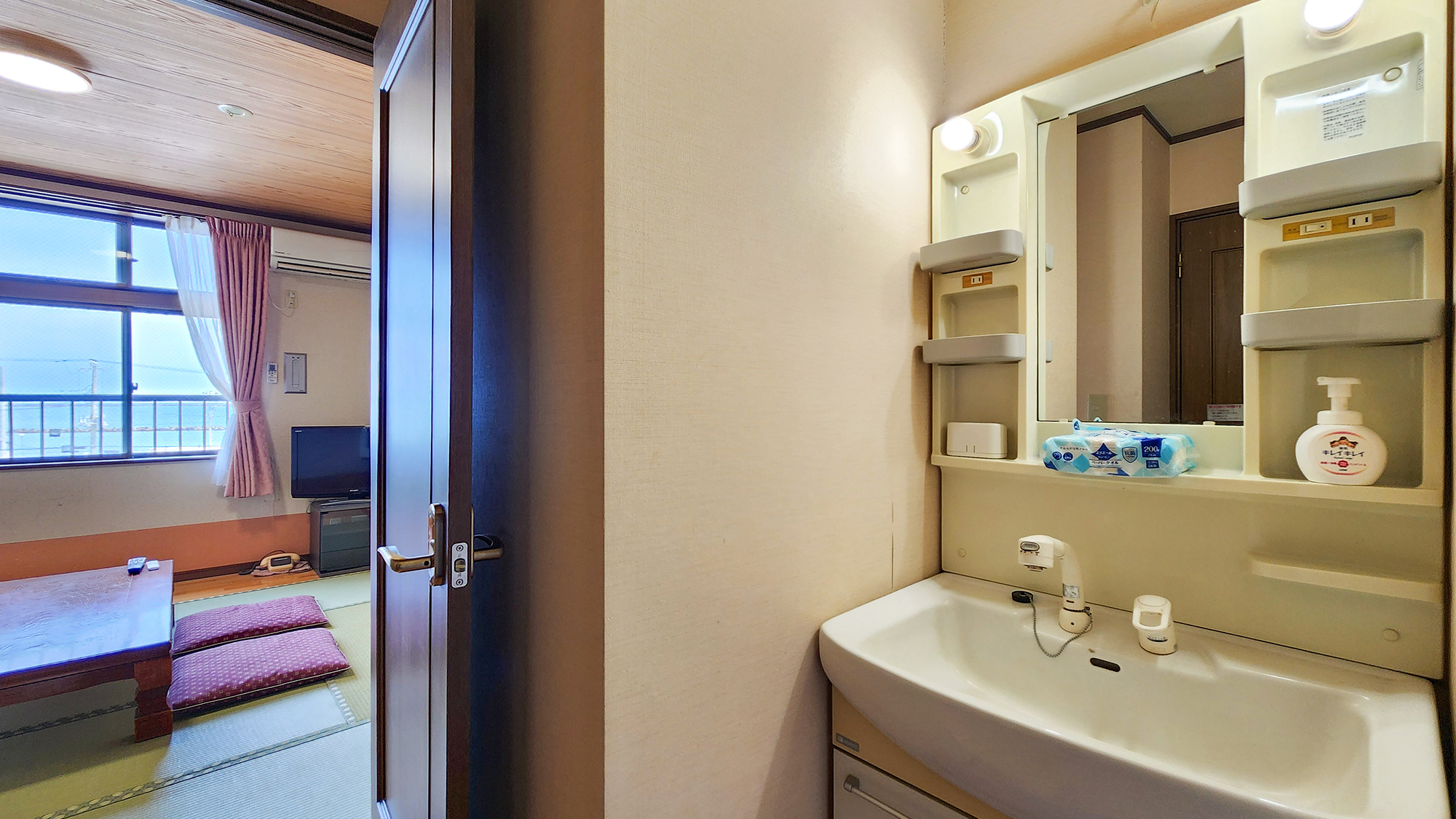 ＃和室8畳　身支度しやすい独立洗面所