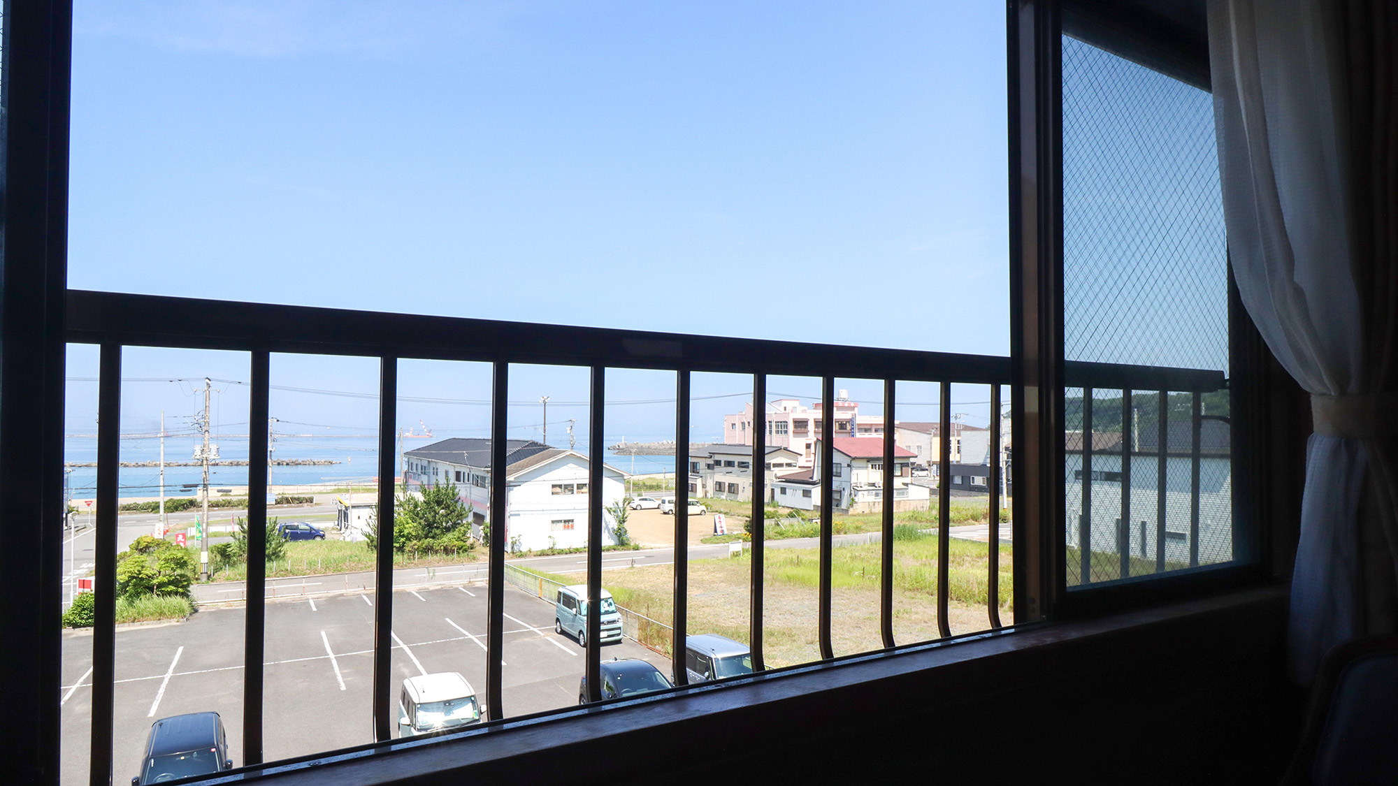 ＃客室　窓からの眺め　阿字ヶ浦海岸は直ぐそこです