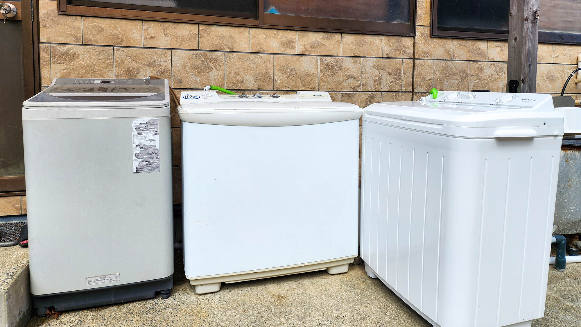 ＃施設　屋外に設置された洗濯機