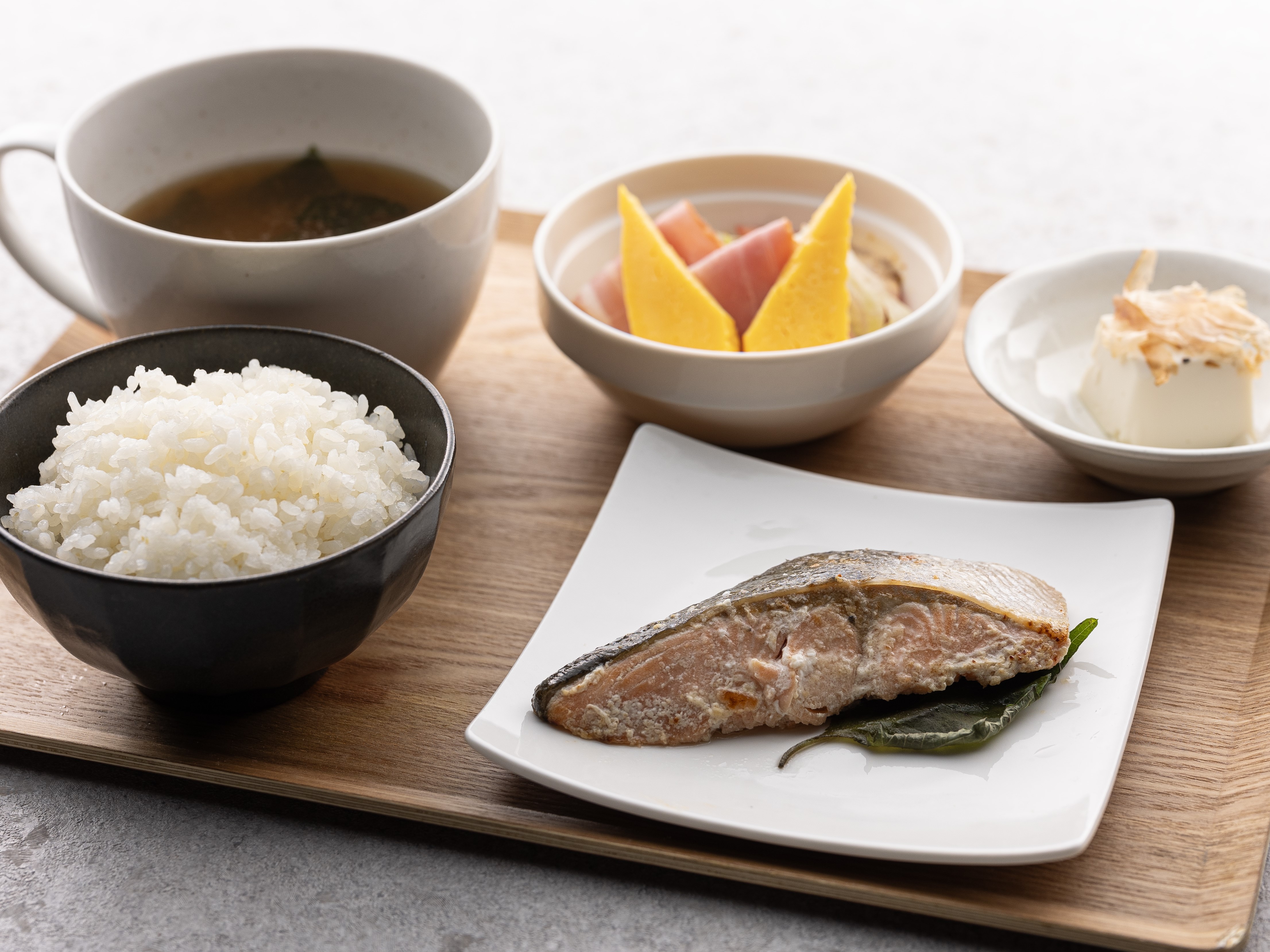 【朝食】鮭の塩焼き定食