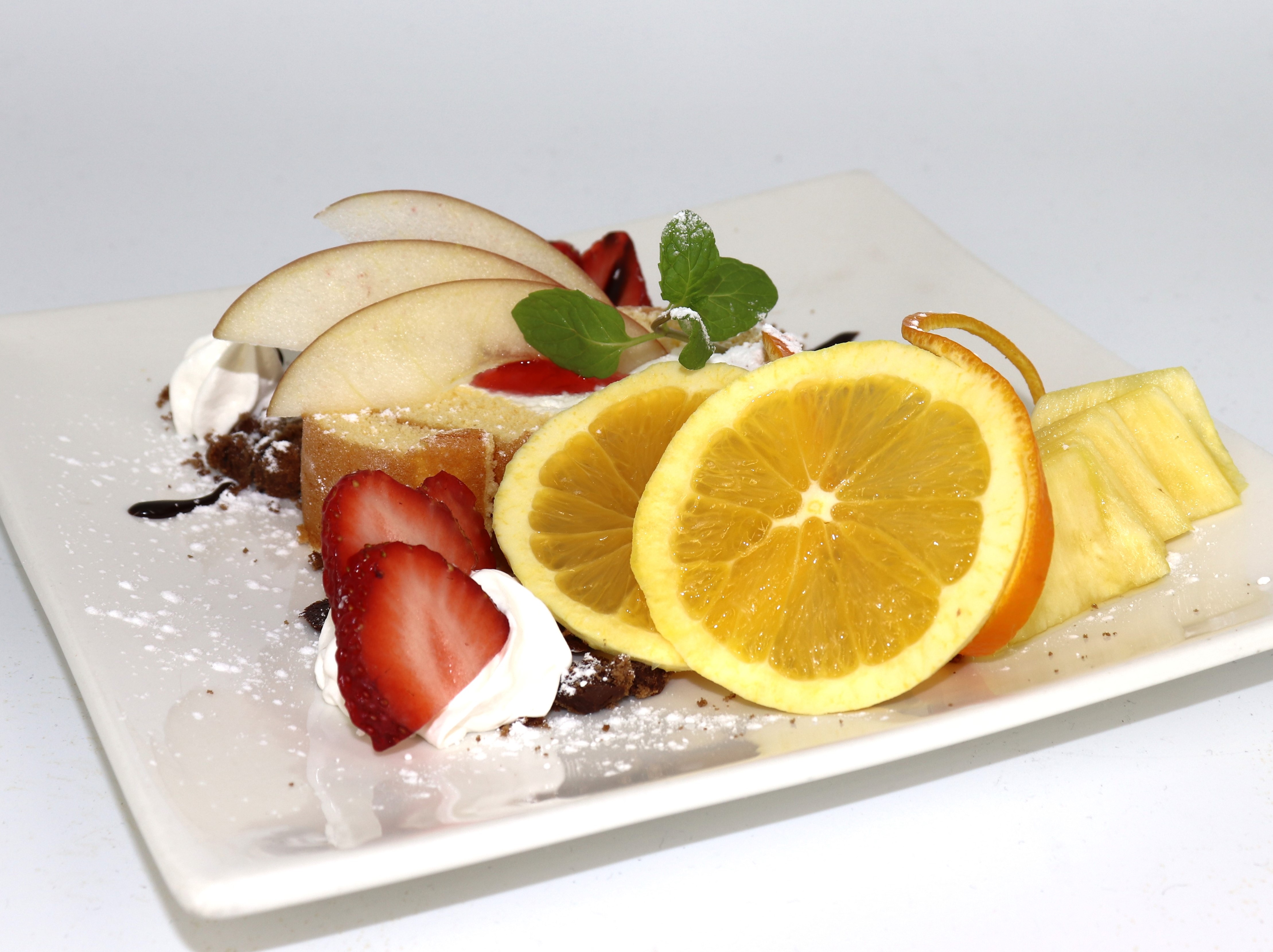 カップルプラン★プラン特典★ロールケーキとフルーツ