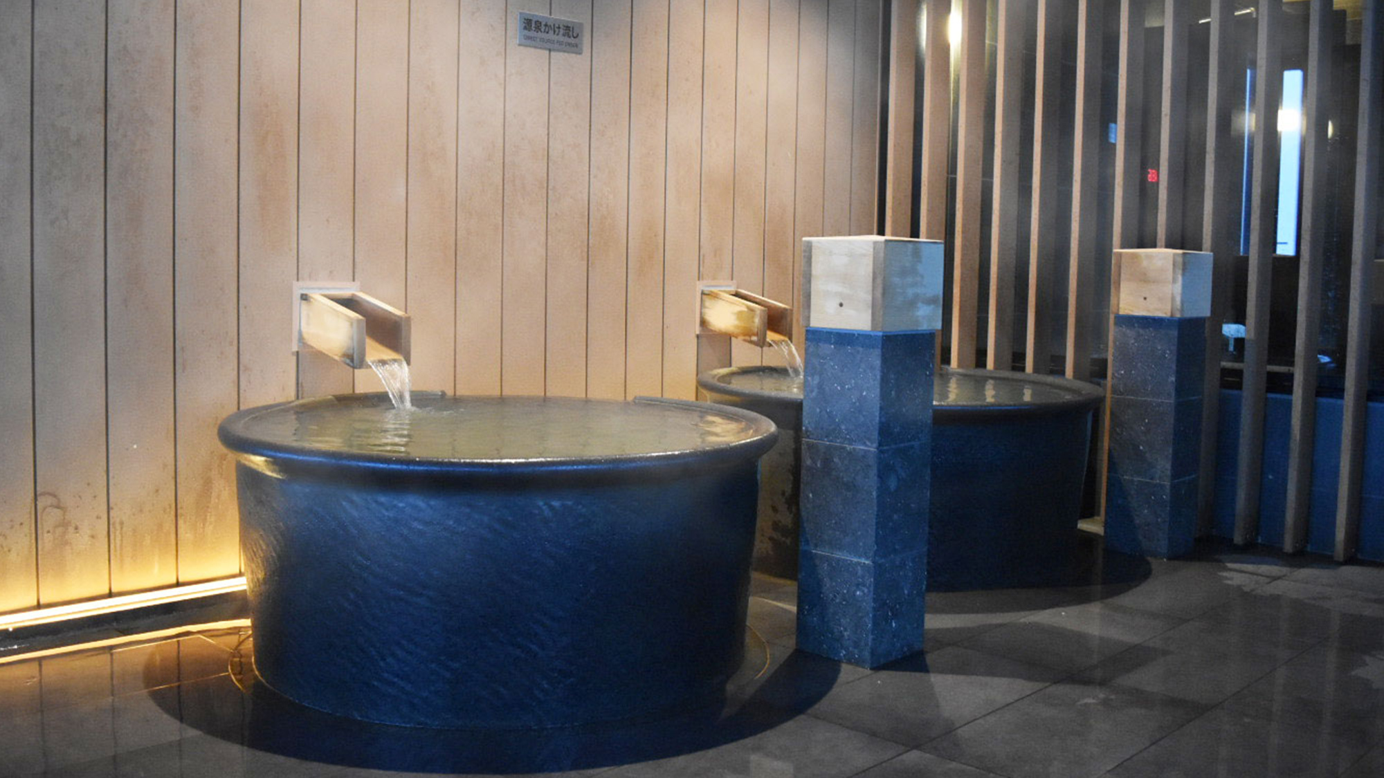 【スカイスパ】＜25F＞男湯 一人風呂気分を味わえる、源泉掛け流しの贅沢な壺湯