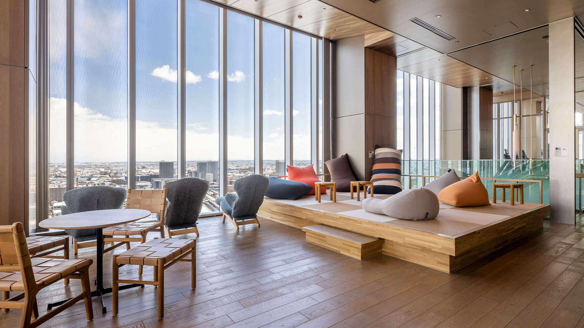 【ラウンジ】＜26F＞スパご利用のお客様専用の湯上りラウンジ。館内着のままお過ごしいただけます