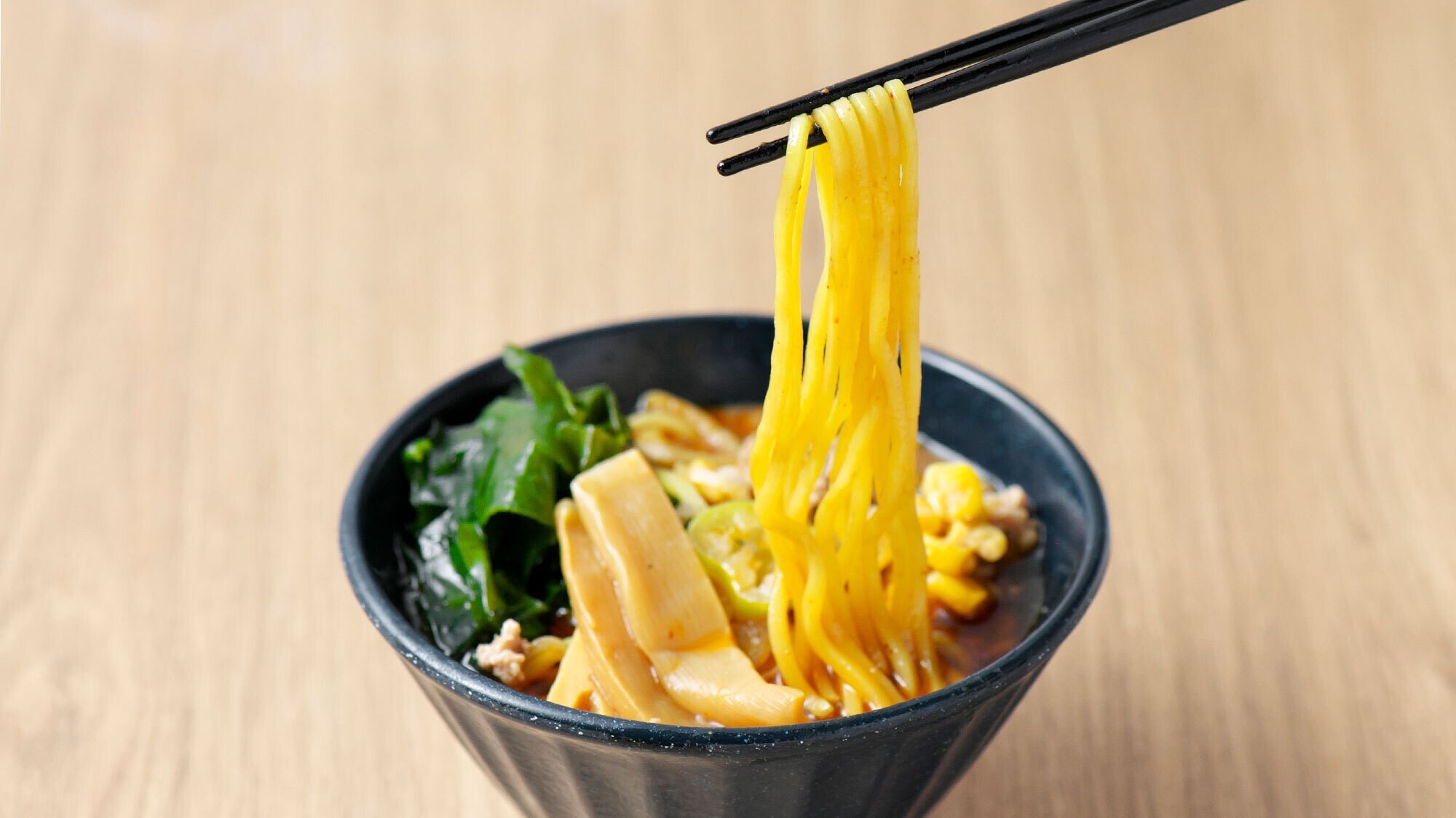 【朝食】北海道の代名詞ともいえるラーメン。味噌・醤油・塩の3つの味を月替わりでお愉しみいただけます