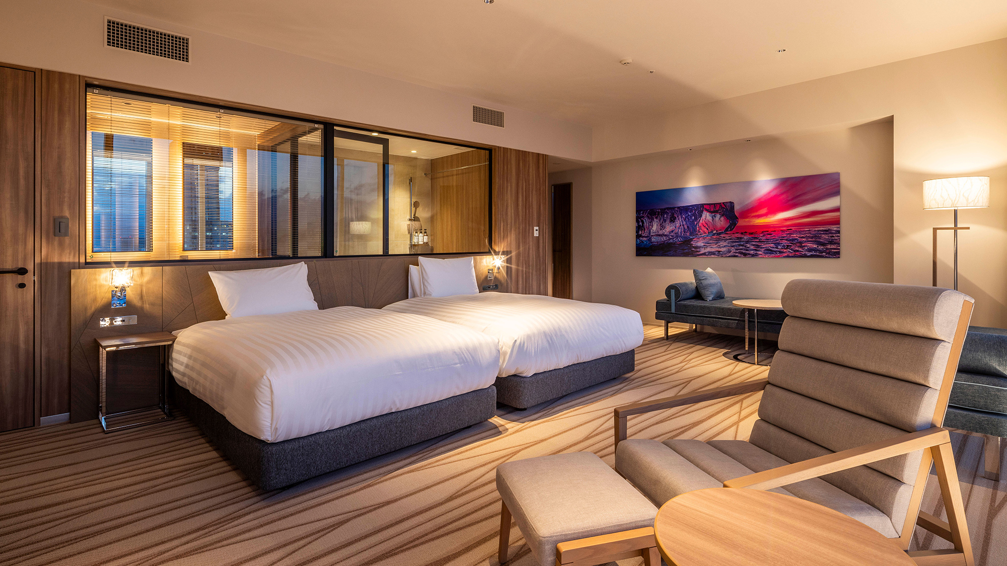 【スイート】52平米／6室限定の高層階スイート。旅の疲れを癒す眺望をお愉しみいただけます