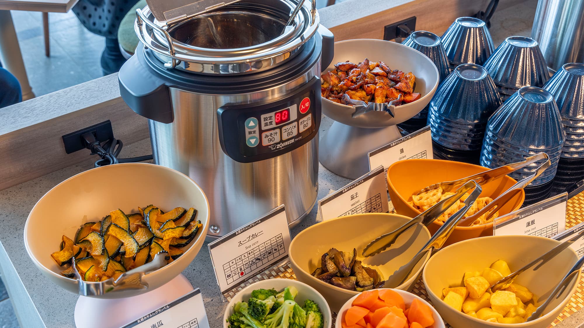 【朝食】札幌のソウルフード、スープカレー。野菜の甘みと食欲をスパイスの組み合わせがやみつきになります