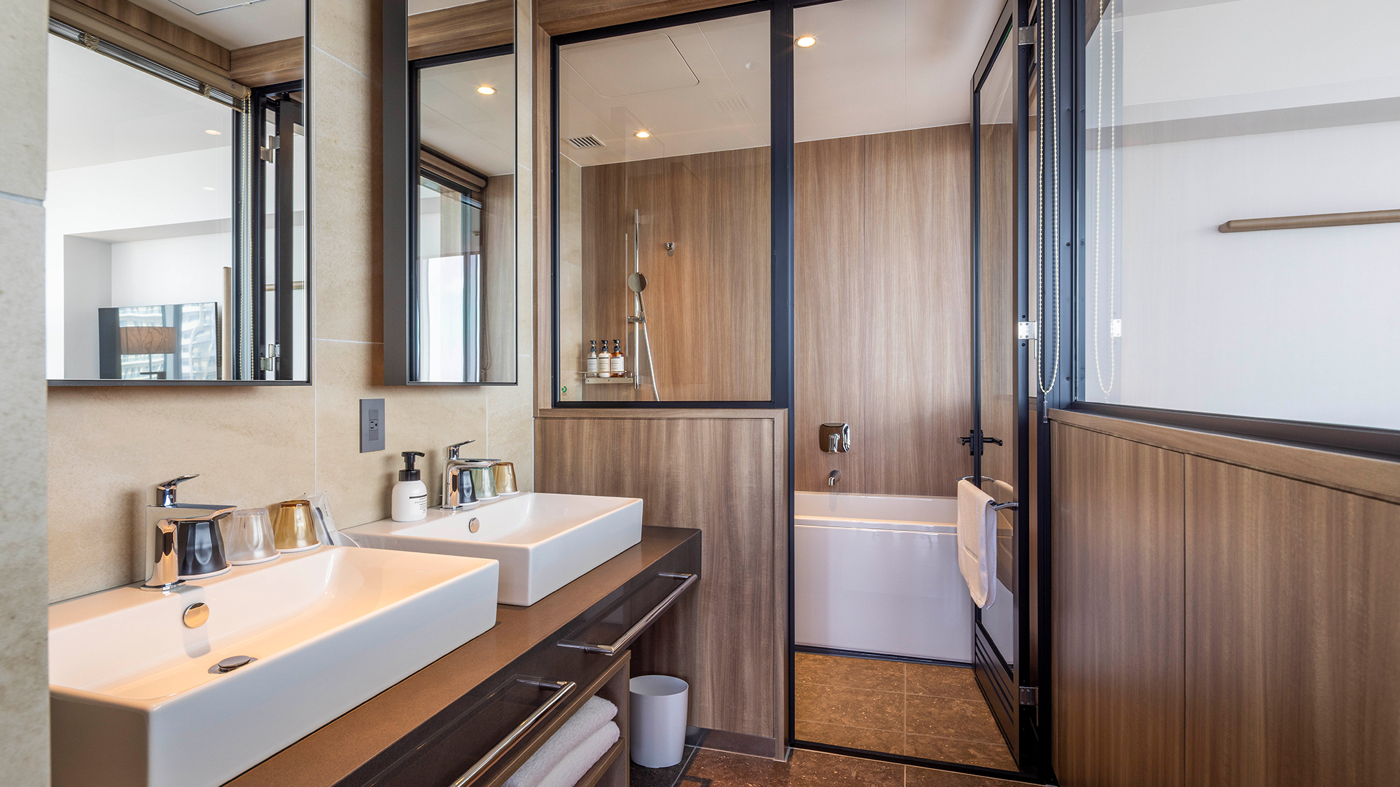 【コーナースイート】68平米／4室限定の高層階スイート。旅の疲れを癒す眺望をお愉しみいただけます