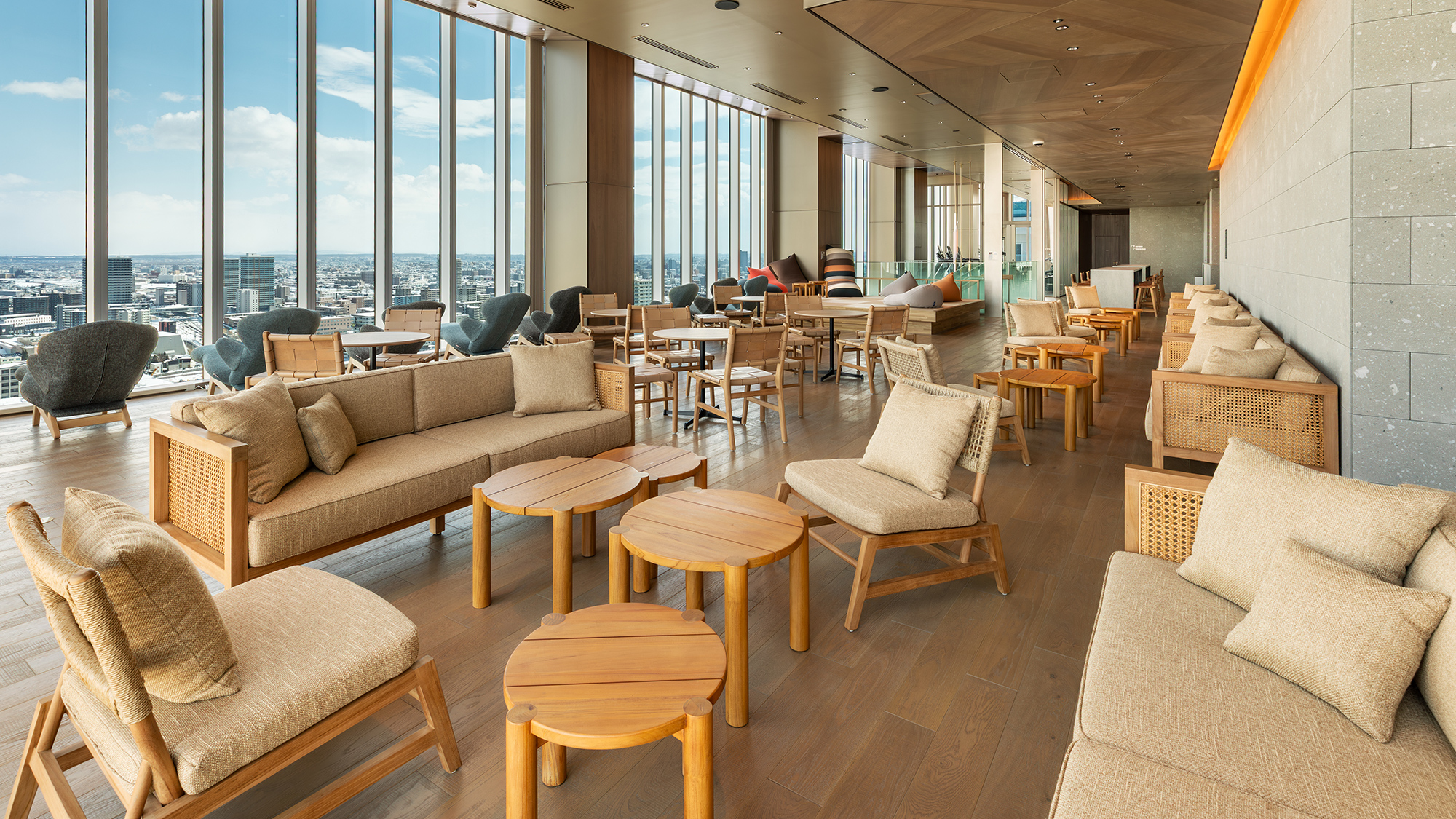 【ラウンジ】＜26F＞スパご利用のお客様専用の湯上りラウンジ。館内着のままお過ごしいただけます