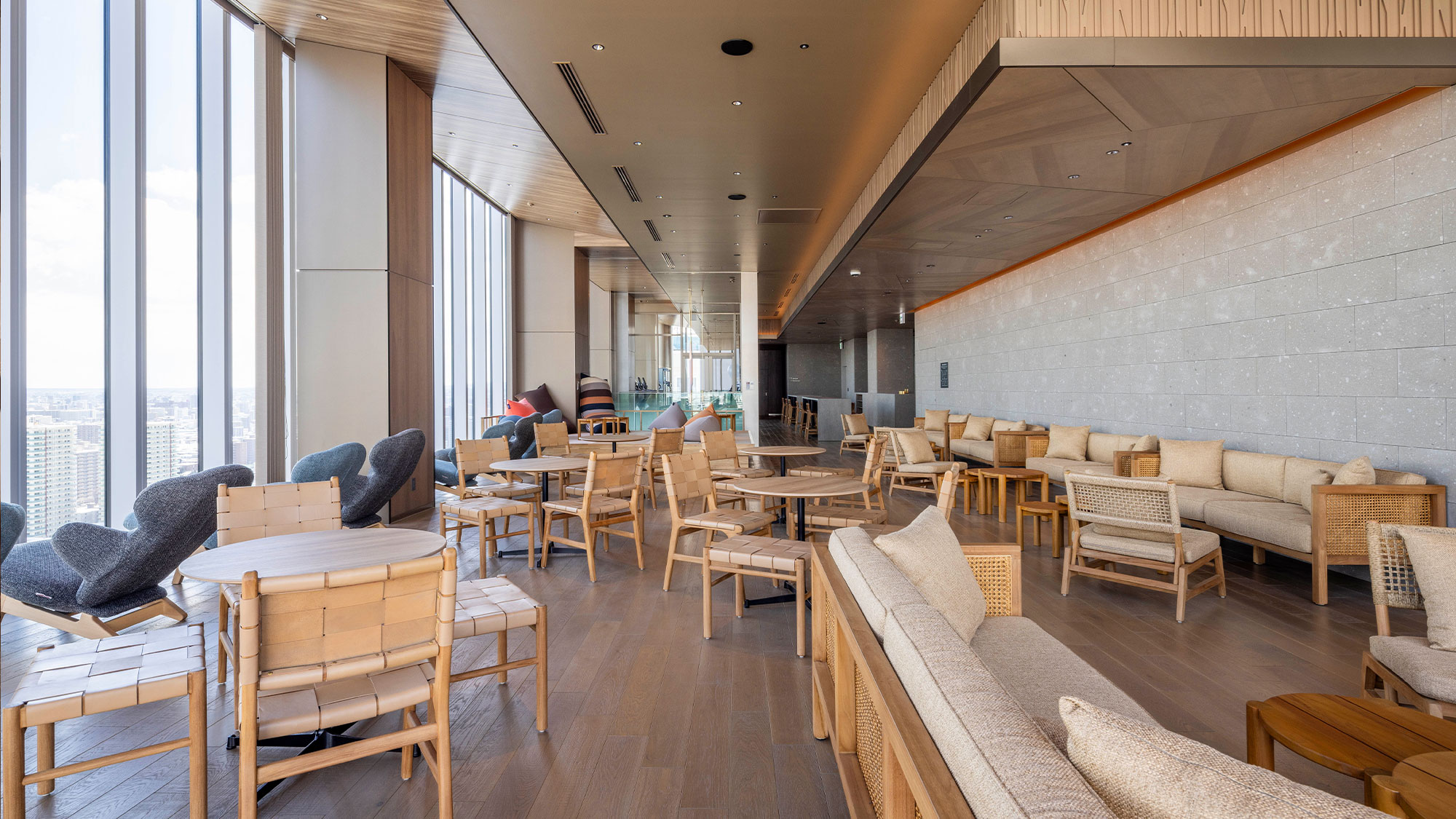 【ラウンジ】＜26F＞スパご利用のお客様専用の湯上りラウンジ。館内着のままお過ごしいただけます