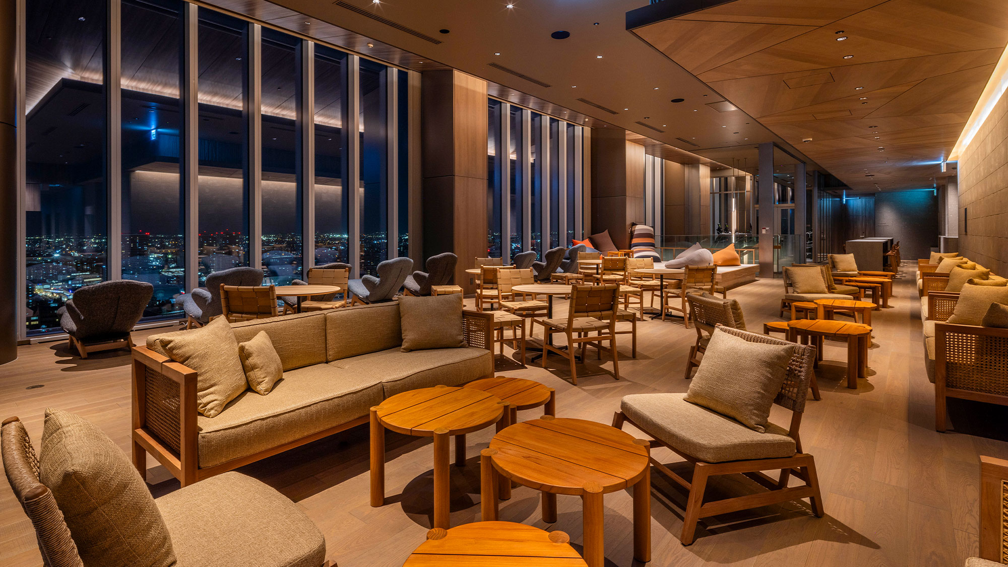 【ラウンジ】＜26F＞スパご利用のお客様専用の湯上りラウンジ。館内着のままお過ごしいただけます