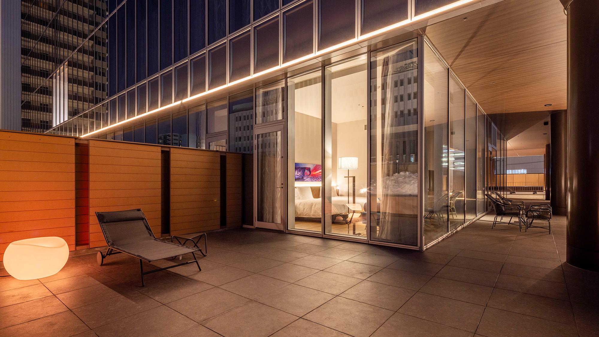 【テラス付コーナージュニアスイート】41平米／角部屋ならではの2面採光、開放感ある1室限定の客室です