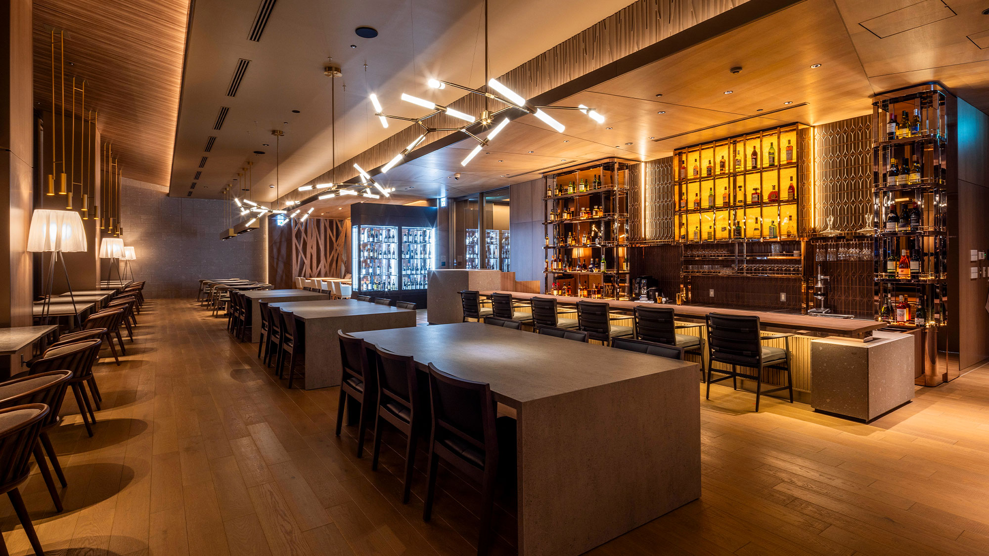 【ムーンライト北海道バル＆バー】＜26F＞地上100mからの美しい夜景とともにお食事をご堪能ください