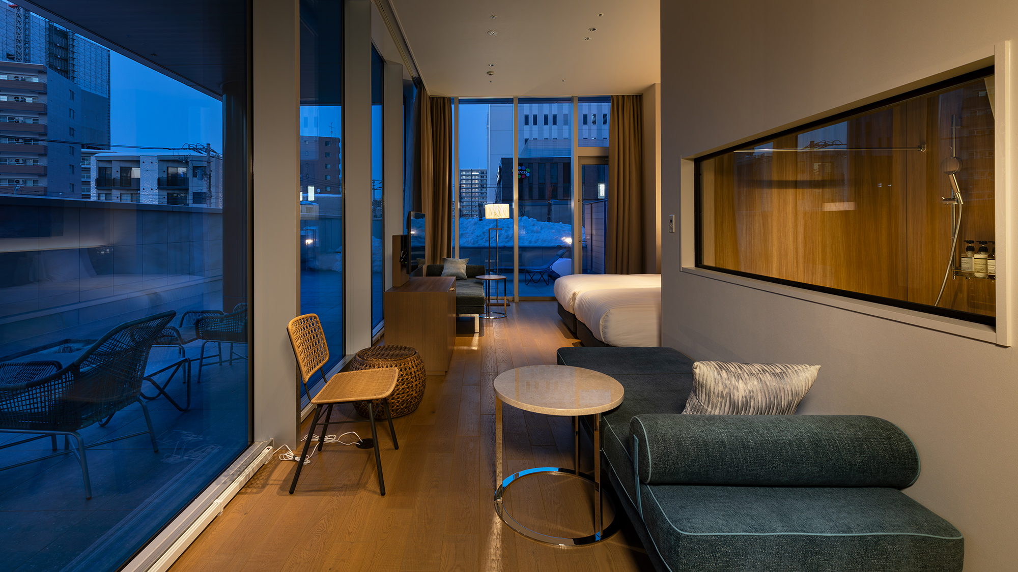 【テラス付コーナージュニアスイート】41平米／角部屋ならではの2面採光、開放感ある1室限定の客室です