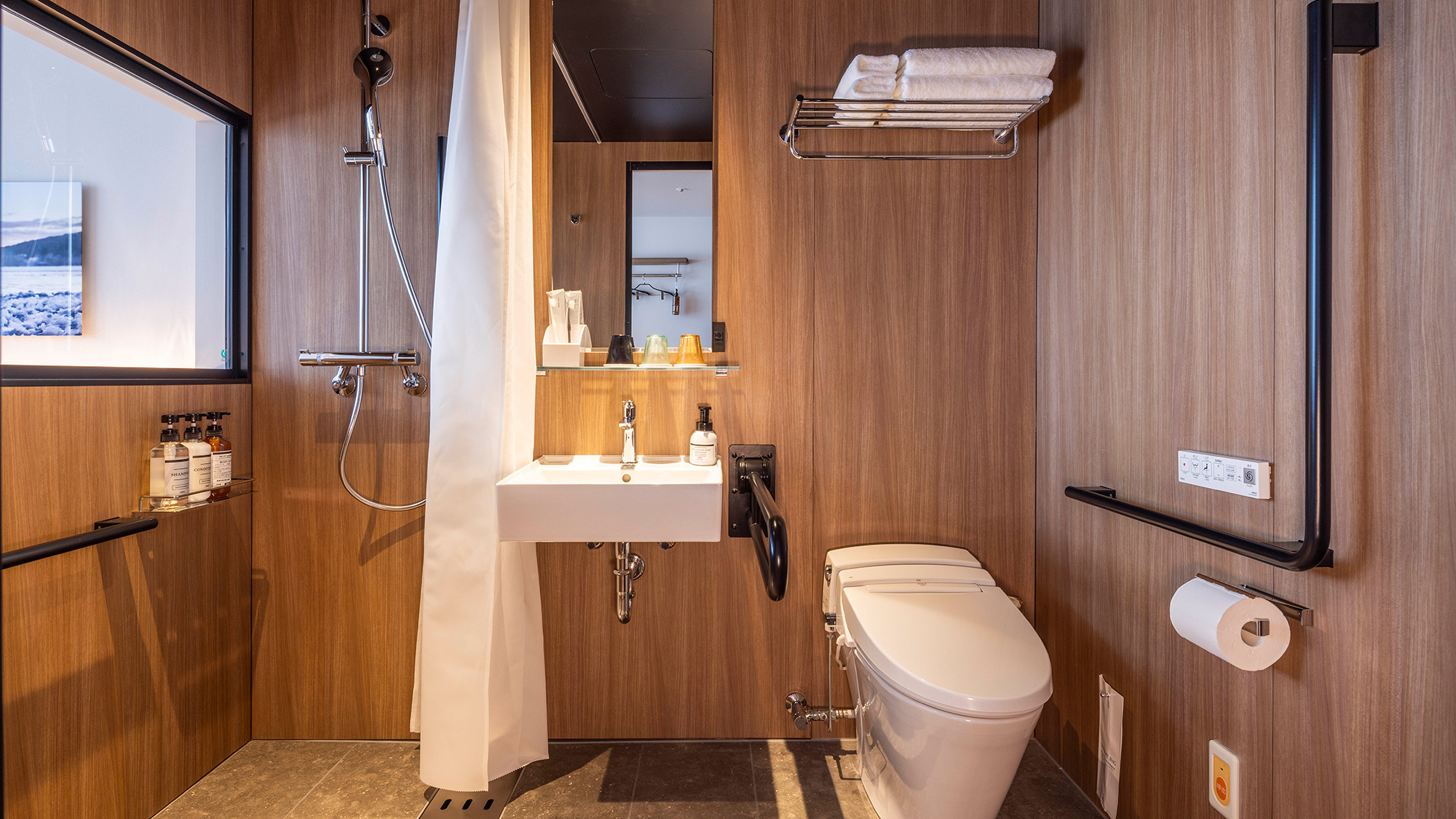 【ユニバーサルクイーン】25～26平米／室内の段差がなく水回りに手すりも備えたユニバーサルデザイン