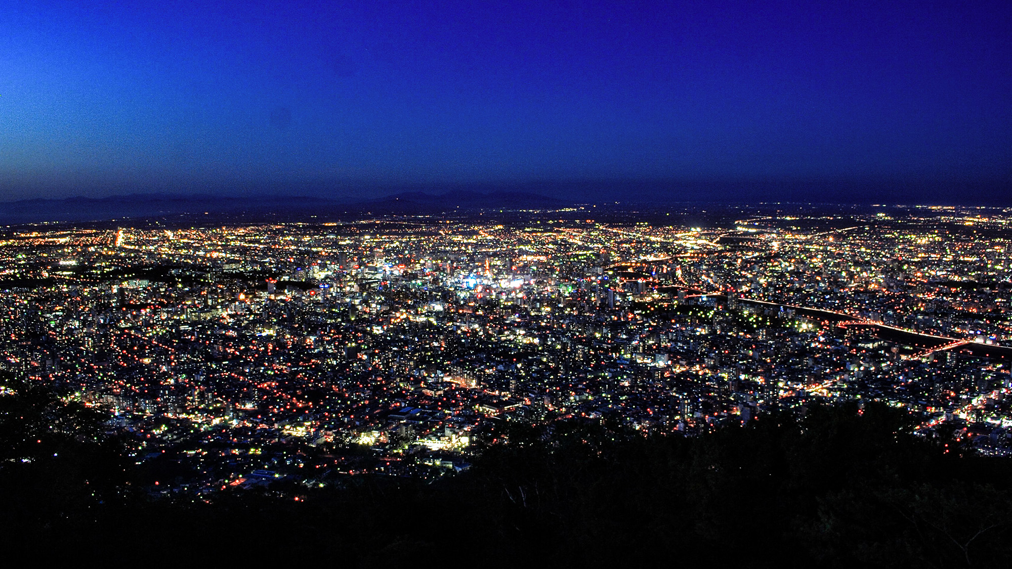 【もいわ山展望台】＜車で約37分＞標高531mの藻岩山、山頂展望台からは札幌の絶景を見渡せる