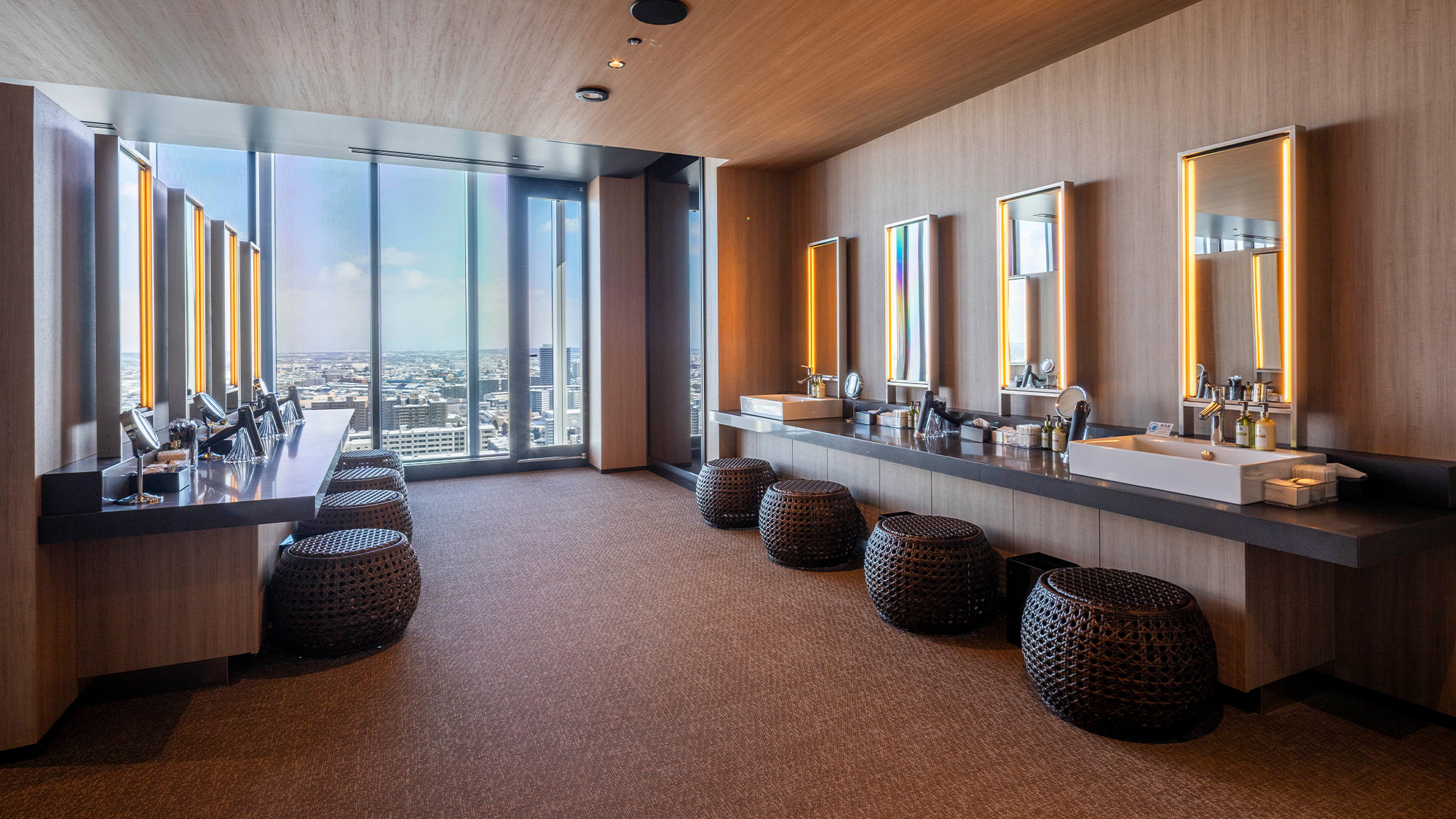 【スカイスパ】＜25F＞パウダーコーナー ドライヤーや各種スキンケアを設置しております