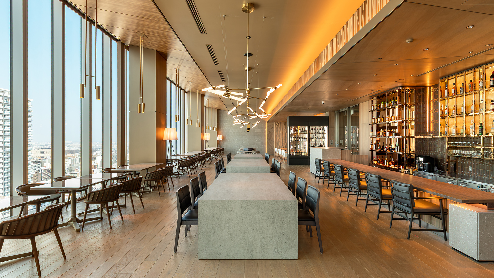 【ムーンライト北海道バル＆バー】＜26F＞地上100mからの美しい夜景とともにお食事をご堪能ください