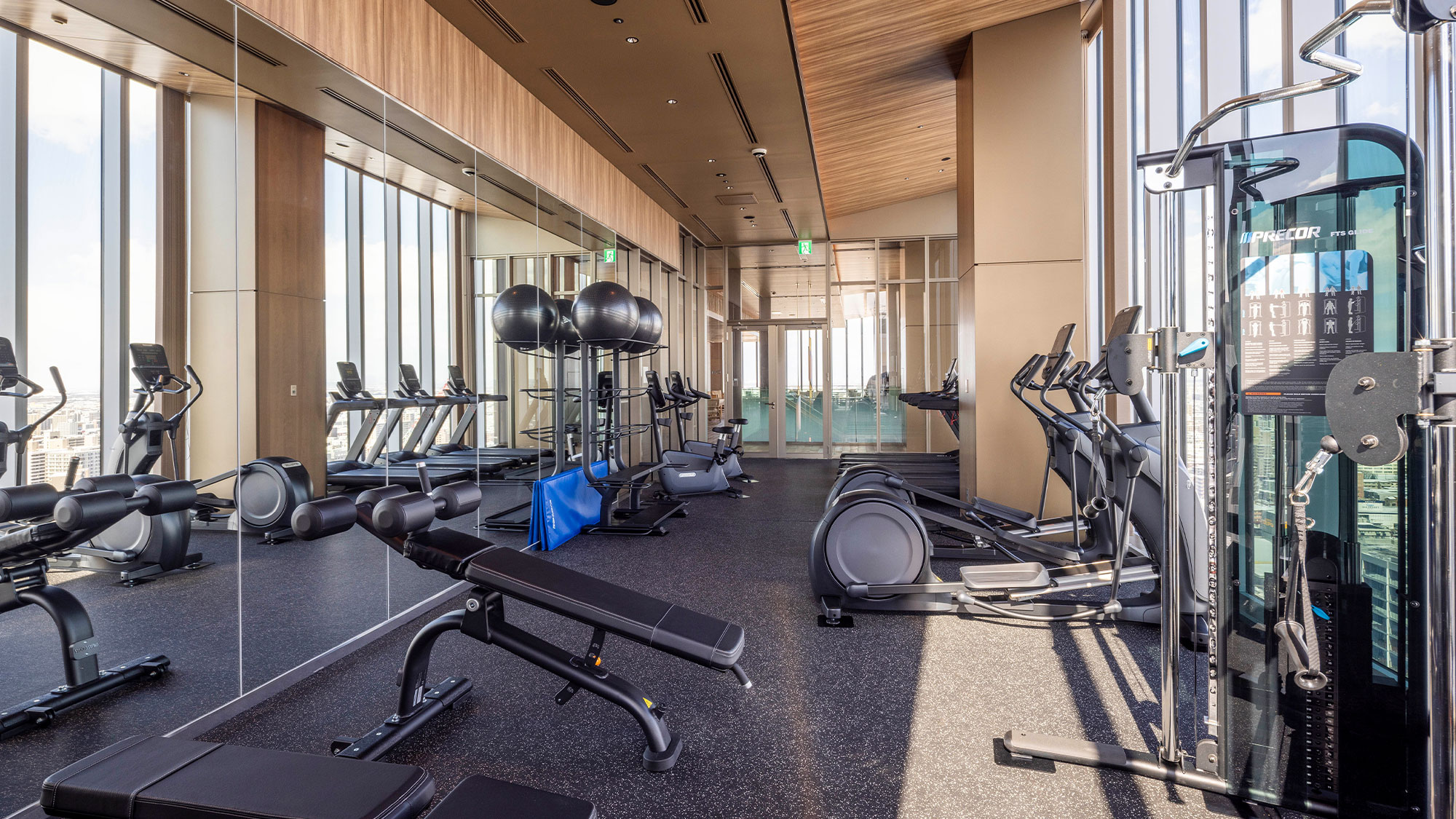 【フィットネスジム】＜26F＞ご宿泊者様専用のフィットネスジム。ご滞在中は無料でご利用いただけます