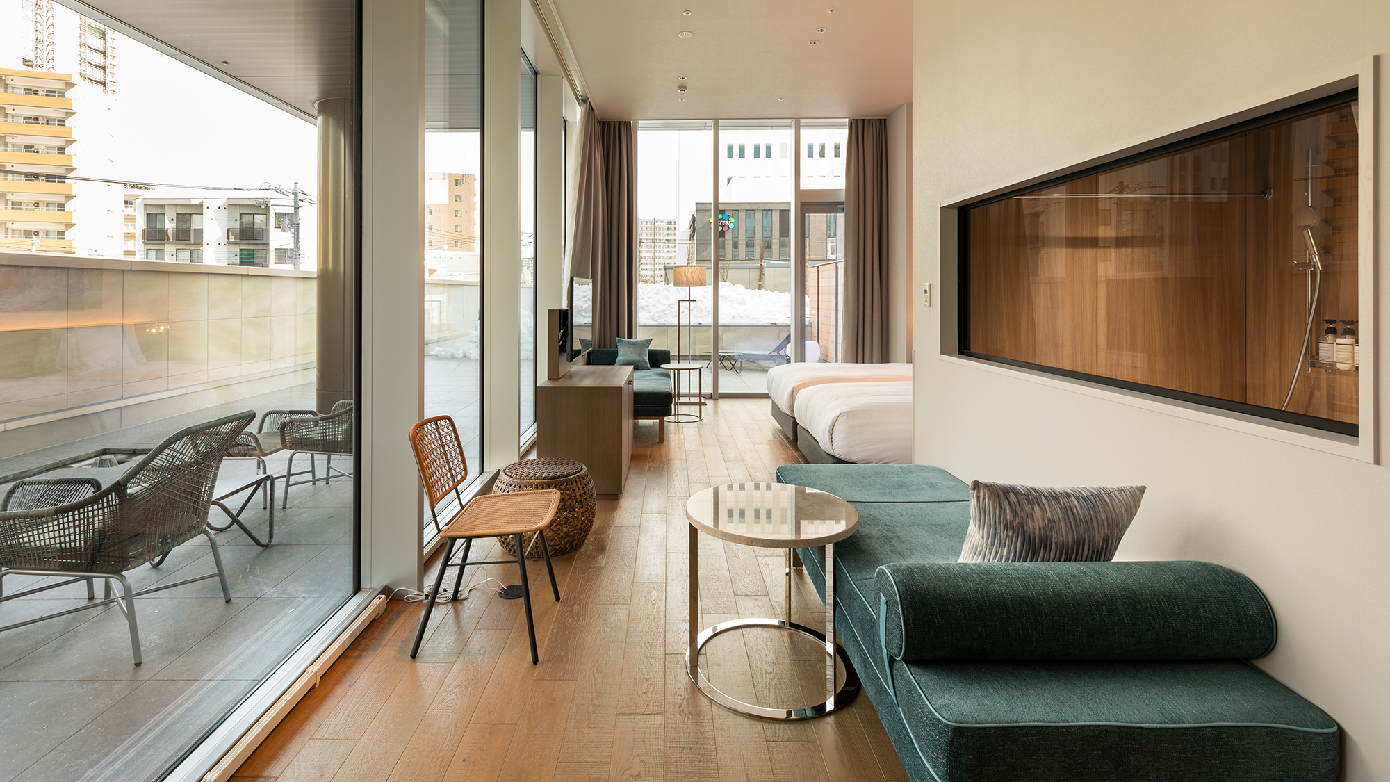 【テラス付コーナージュニアスイート】41平米／角部屋ならではの2面採光、開放感ある1室限定の客室です